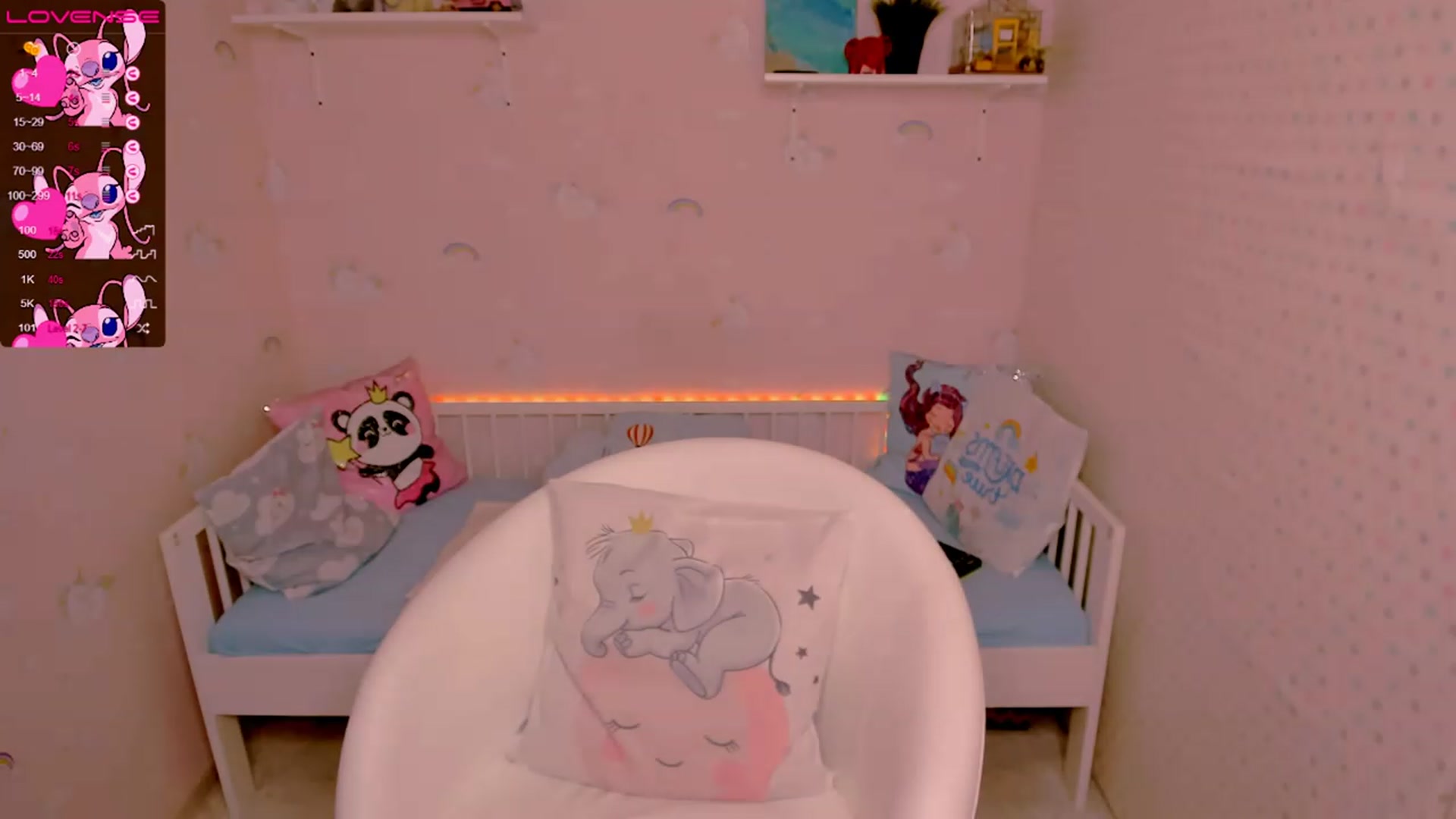 Gallery image thumbnail from Litl_Mia's myfreecams stream on, 11/22/2022, 21:12 image 18 of 20