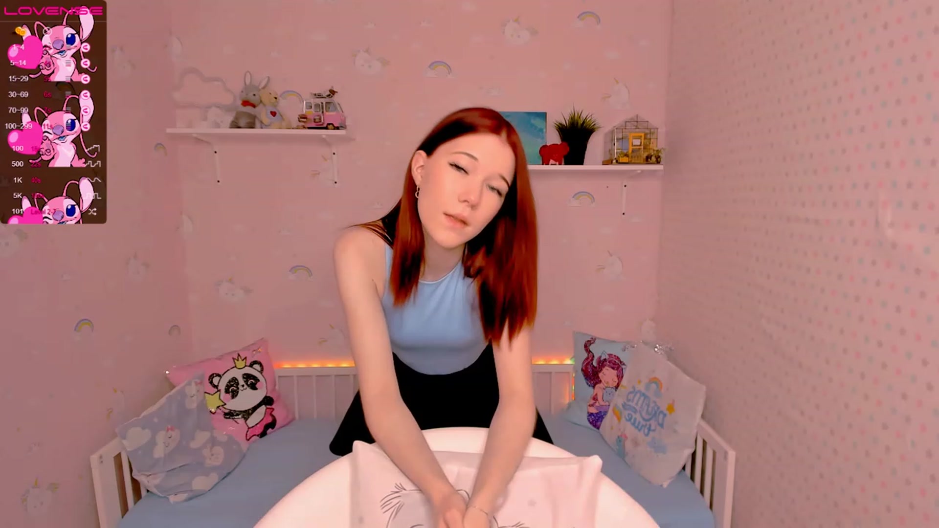 Gallery image thumbnail from Litl_Mia's myfreecams stream on, 11/22/2022, 21:12 image 4 of 20