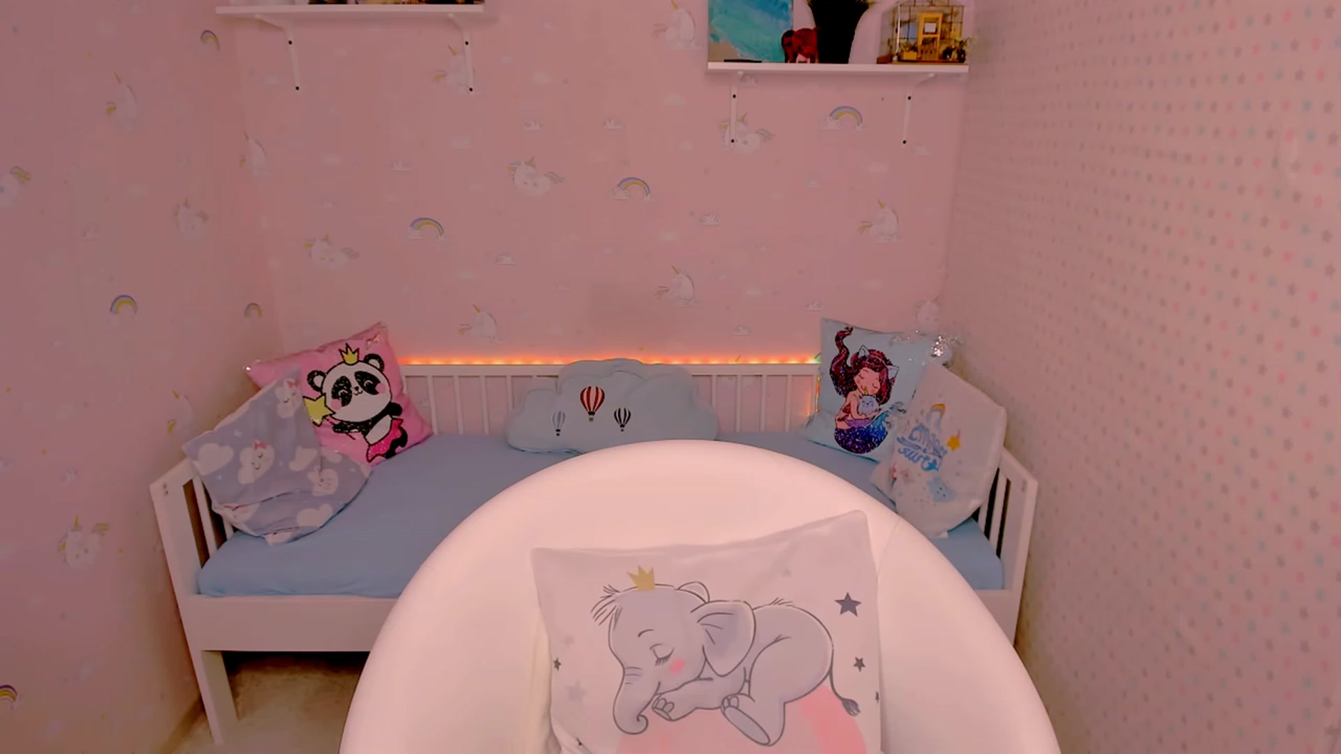 Gallery image thumbnail from Litl_Mia's myfreecams stream on, 11/23/2022, 21:17 image 13 of 20