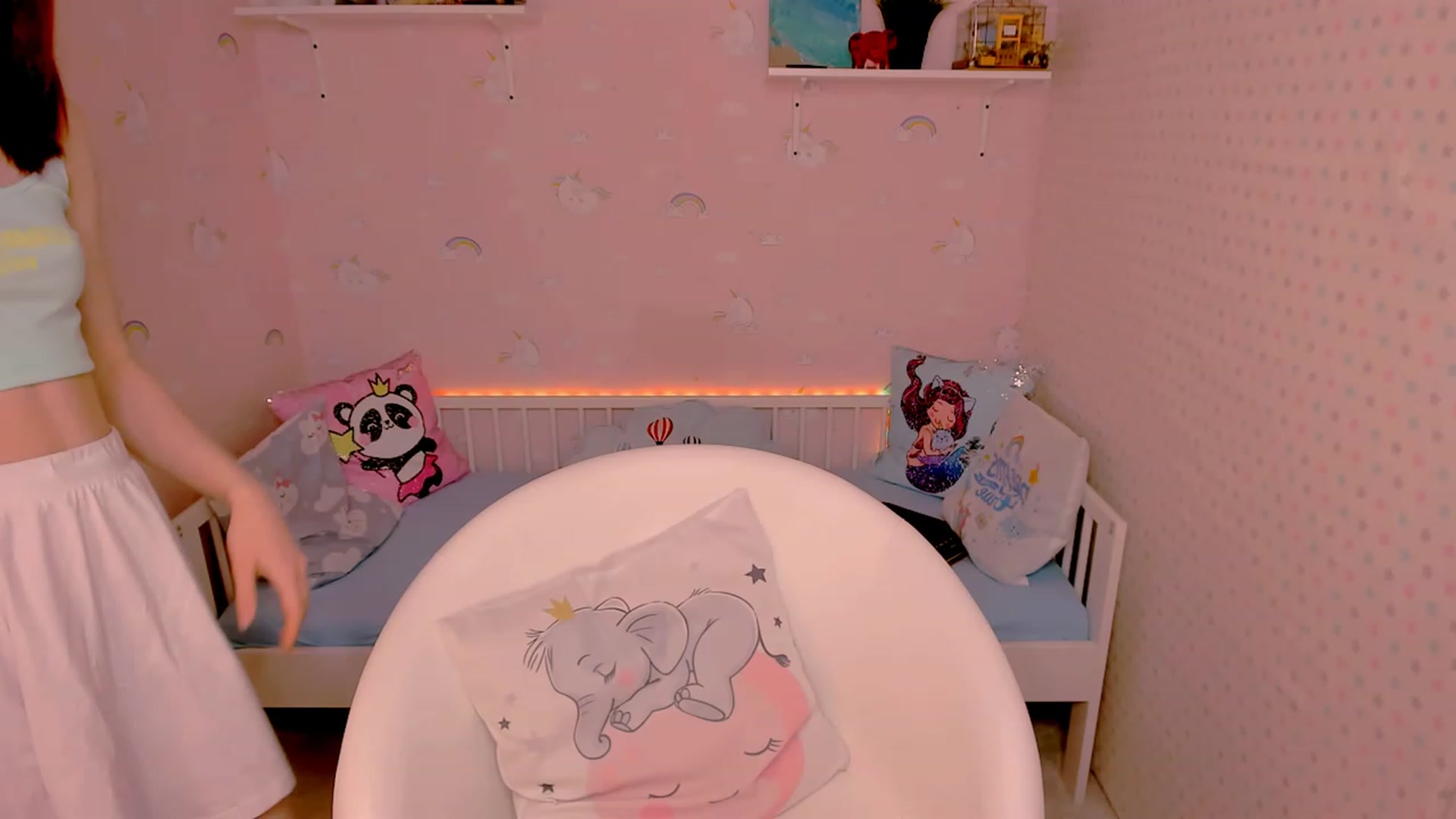 Gallery image thumbnail from Litl_Mia's myfreecams stream on, 11/23/2022, 21:17 image 17 of 20