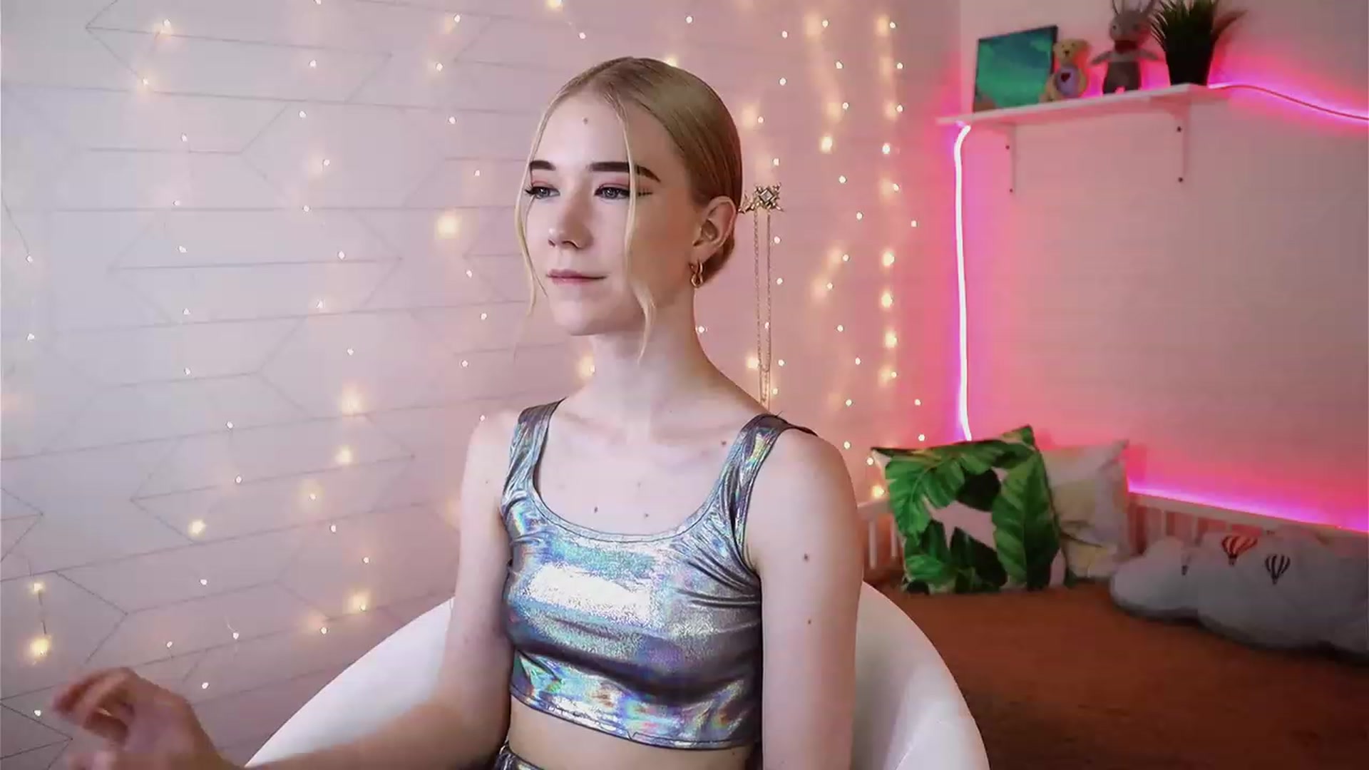Gallery image thumbnail from Litl_Mia's myfreecams stream on, 07/13/2023, 16:55 image 4 of 20