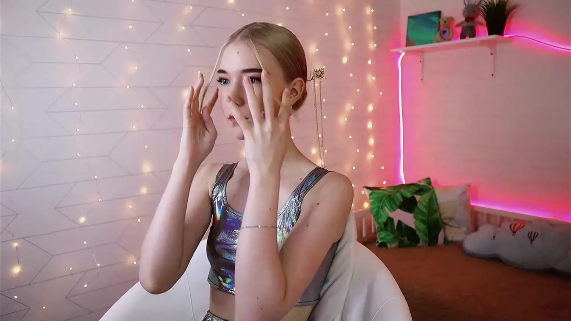 Gallery image thumbnail from Litl_Mia's myfreecams stream on, 07/13/2023, 16:55 image 2 of 20