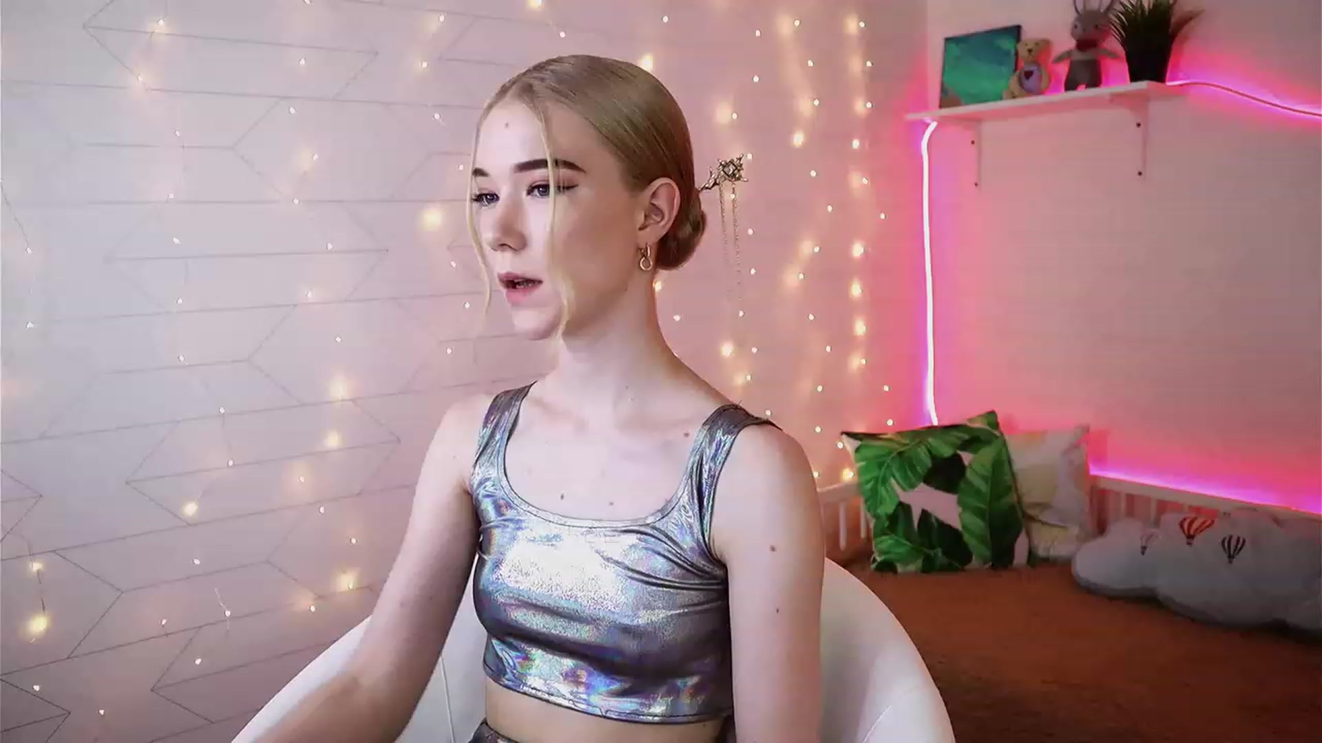 Gallery image thumbnail from Litl_Mia's myfreecams stream on, 07/13/2023, 16:55 image 9 of 20