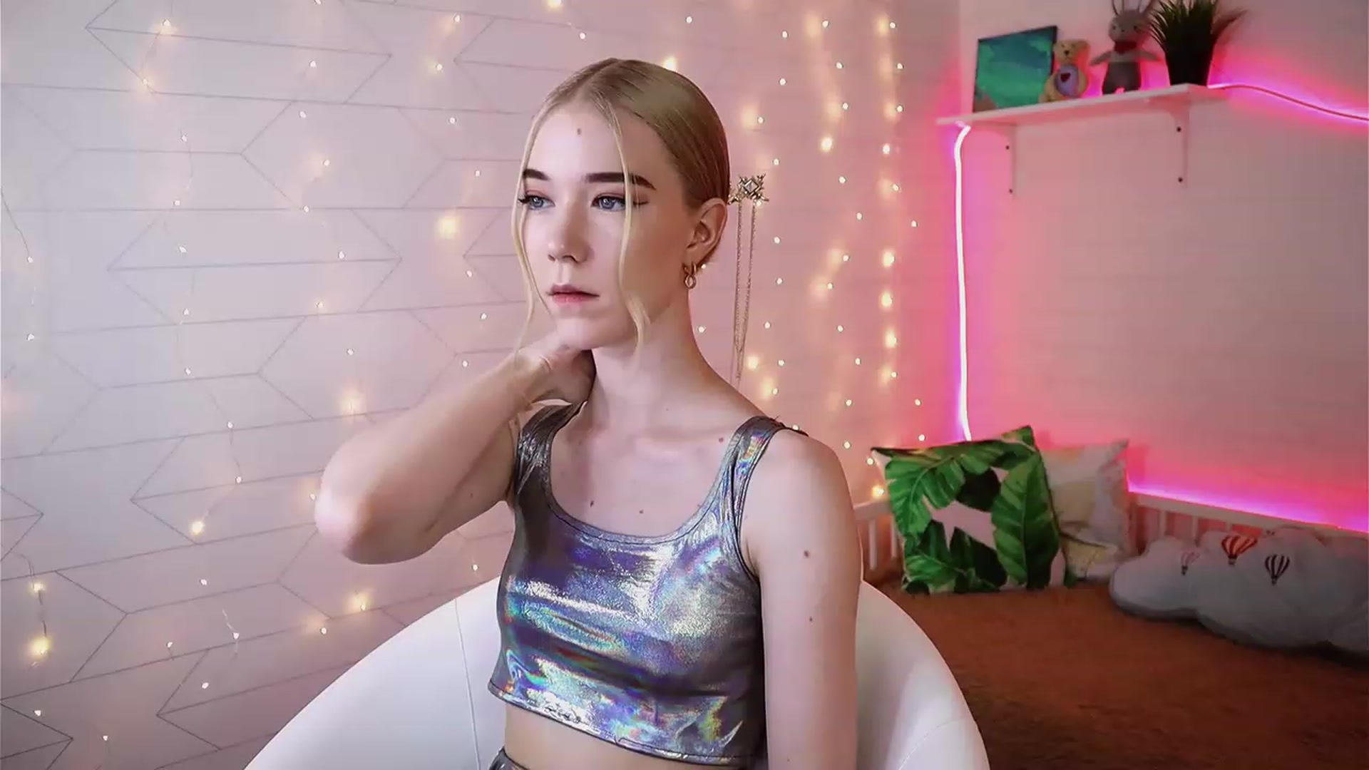Gallery image thumbnail from Litl_Mia's myfreecams stream on, 07/13/2023, 16:55 image 10 of 20