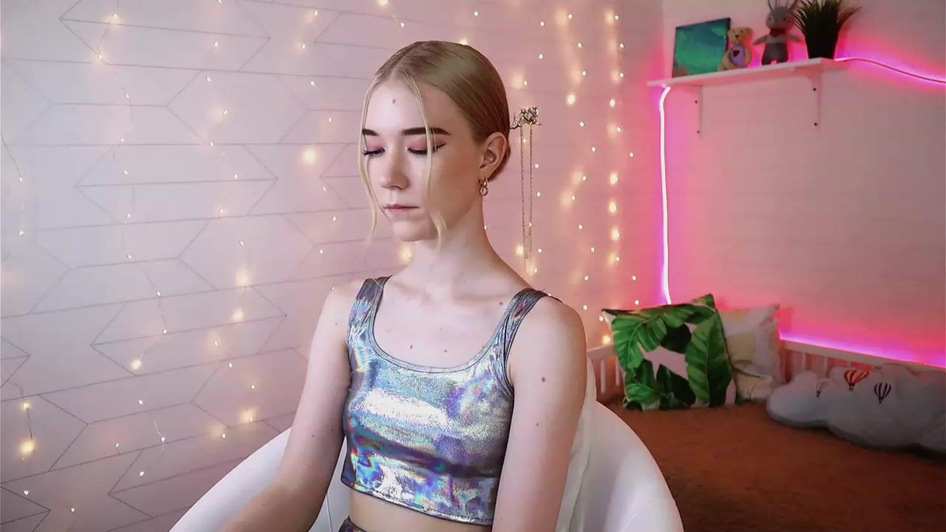 Gallery image thumbnail from Litl_Mia's myfreecams stream on, 07/13/2023, 16:55 image 12 of 20