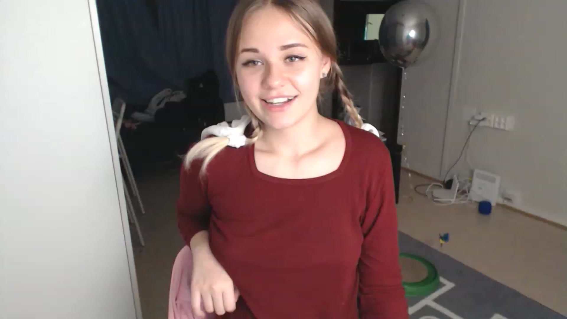 Gallery image thumbnail from Litllebaby's myfreecams stream on, 11/14/2022, 22:30 image 17 of 20