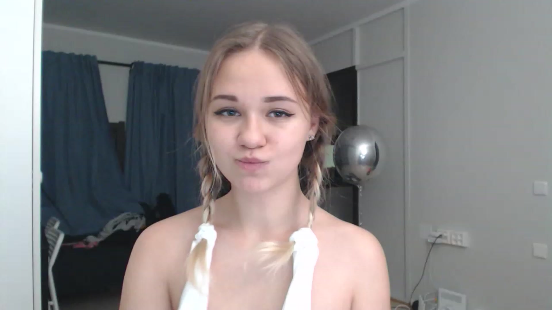 Gallery image thumbnail from Litllebaby's myfreecams stream on, 11/15/2022, 24:44 image 9 of 20
