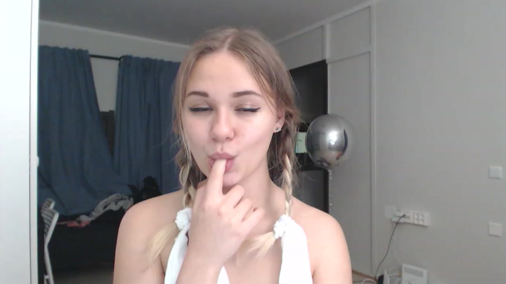 Gallery image thumbnail from Litllebaby's myfreecams stream on, 11/15/2022, 24:44 image 11 of 20