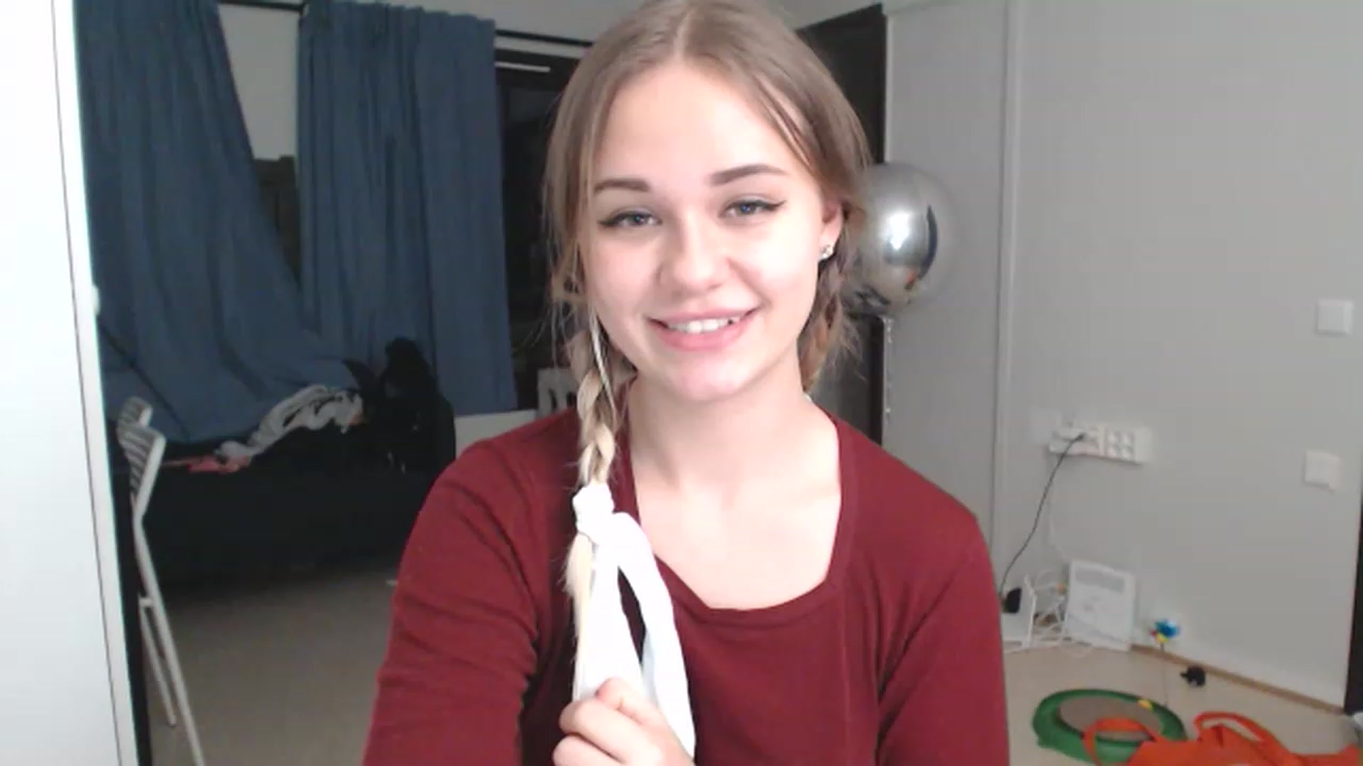 Gallery image thumbnail from Litllebaby's myfreecams stream on, 11/15/2022, 24:44 image 18 of 20