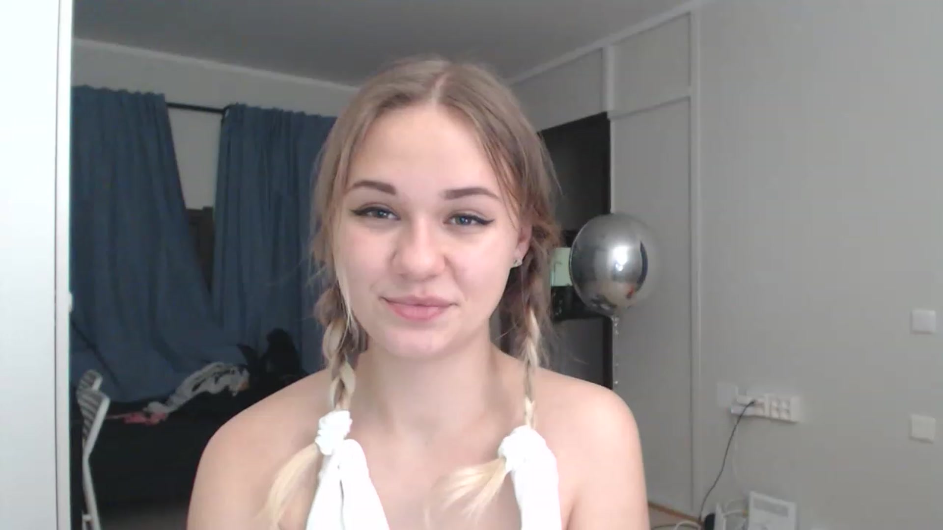 Gallery image thumbnail from Litllebaby's myfreecams stream on, 11/15/2022, 24:44 image 10 of 20