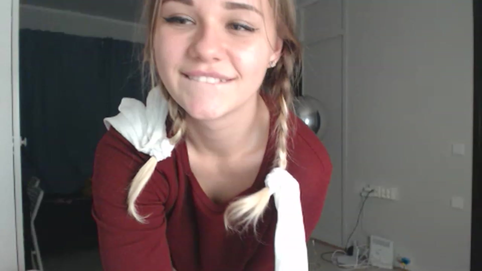 Gallery image thumbnail from Litllebaby's myfreecams stream on, 11/15/2022, 01:11 image 10 of 20