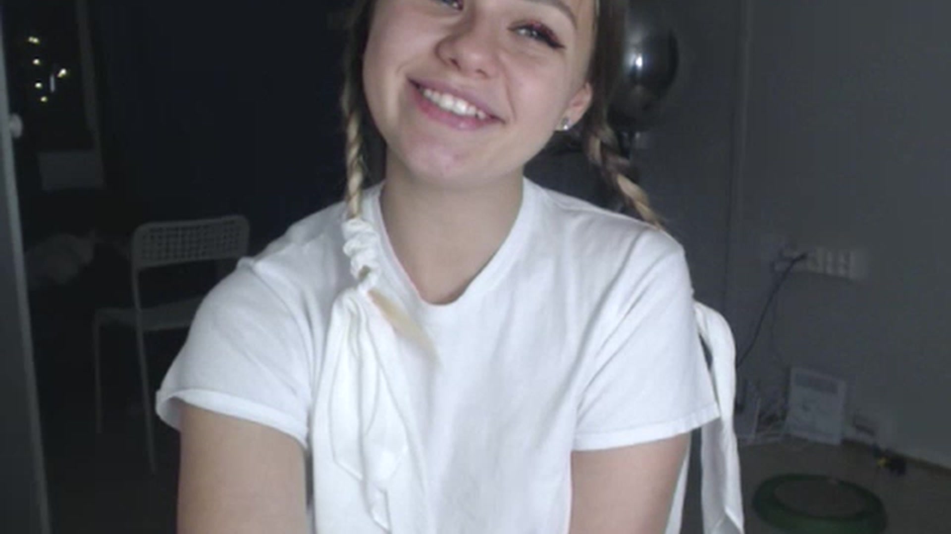 Gallery image thumbnail from Litllebaby's myfreecams stream on, 11/17/2022, 02:23 image 10 of 20