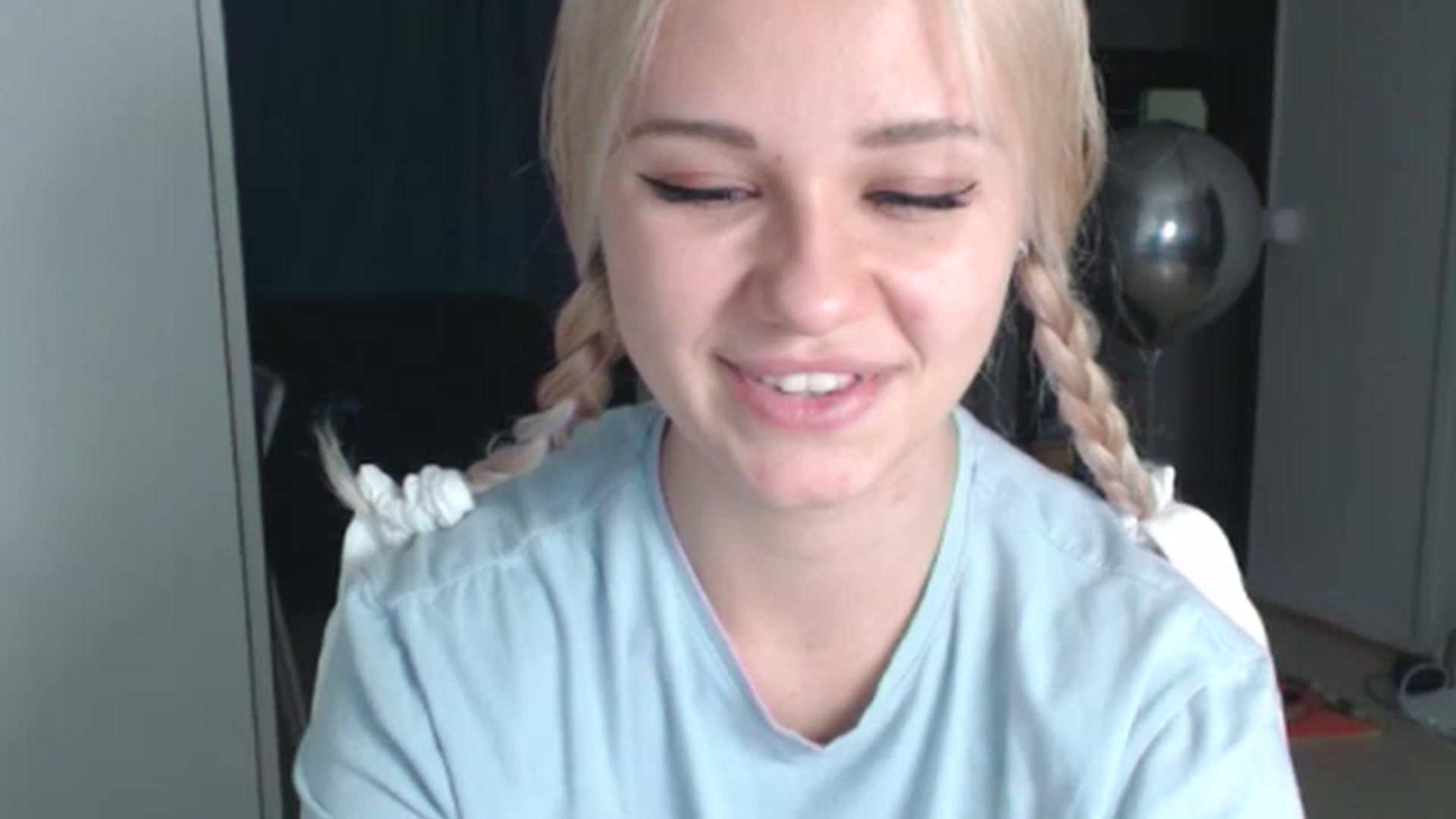 Gallery image thumbnail from Litllebaby's myfreecams stream on, 11/19/2022, 01:22 image 6 of 20