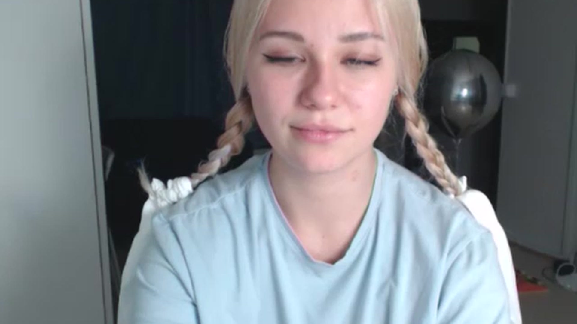 Gallery image thumbnail from Litllebaby's myfreecams stream on, 11/19/2022, 01:22 image 7 of 20