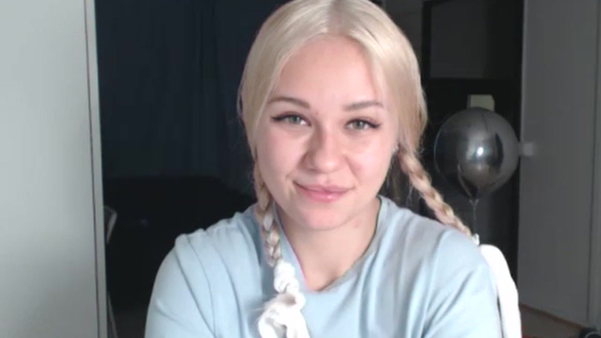 Gallery image thumbnail from Litllebaby's myfreecams stream on, 11/19/2022, 01:22 image 4 of 20
