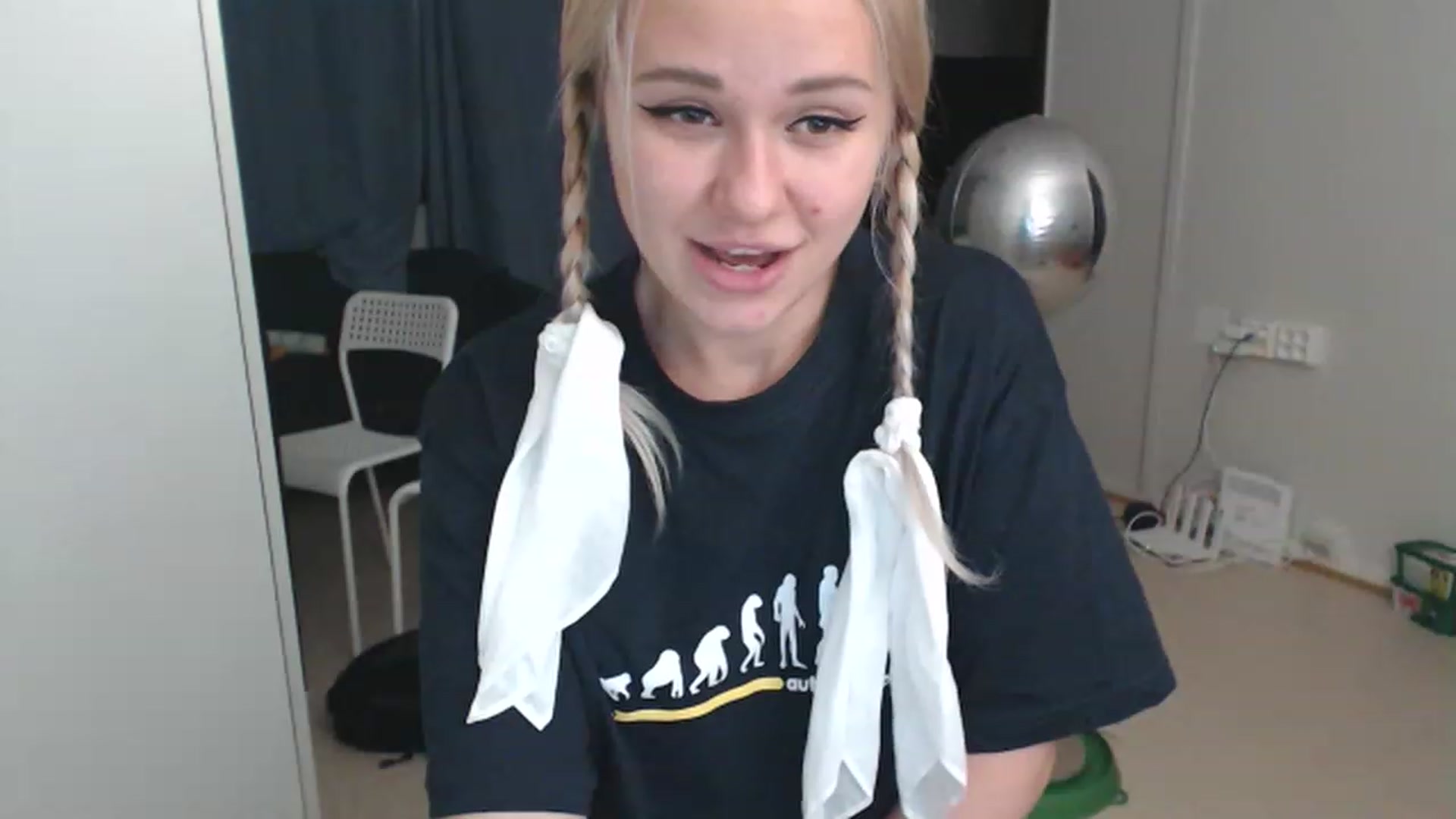 Gallery image thumbnail from Litllebaby's myfreecams stream on, 11/21/2022, 02:30 image 5 of 20