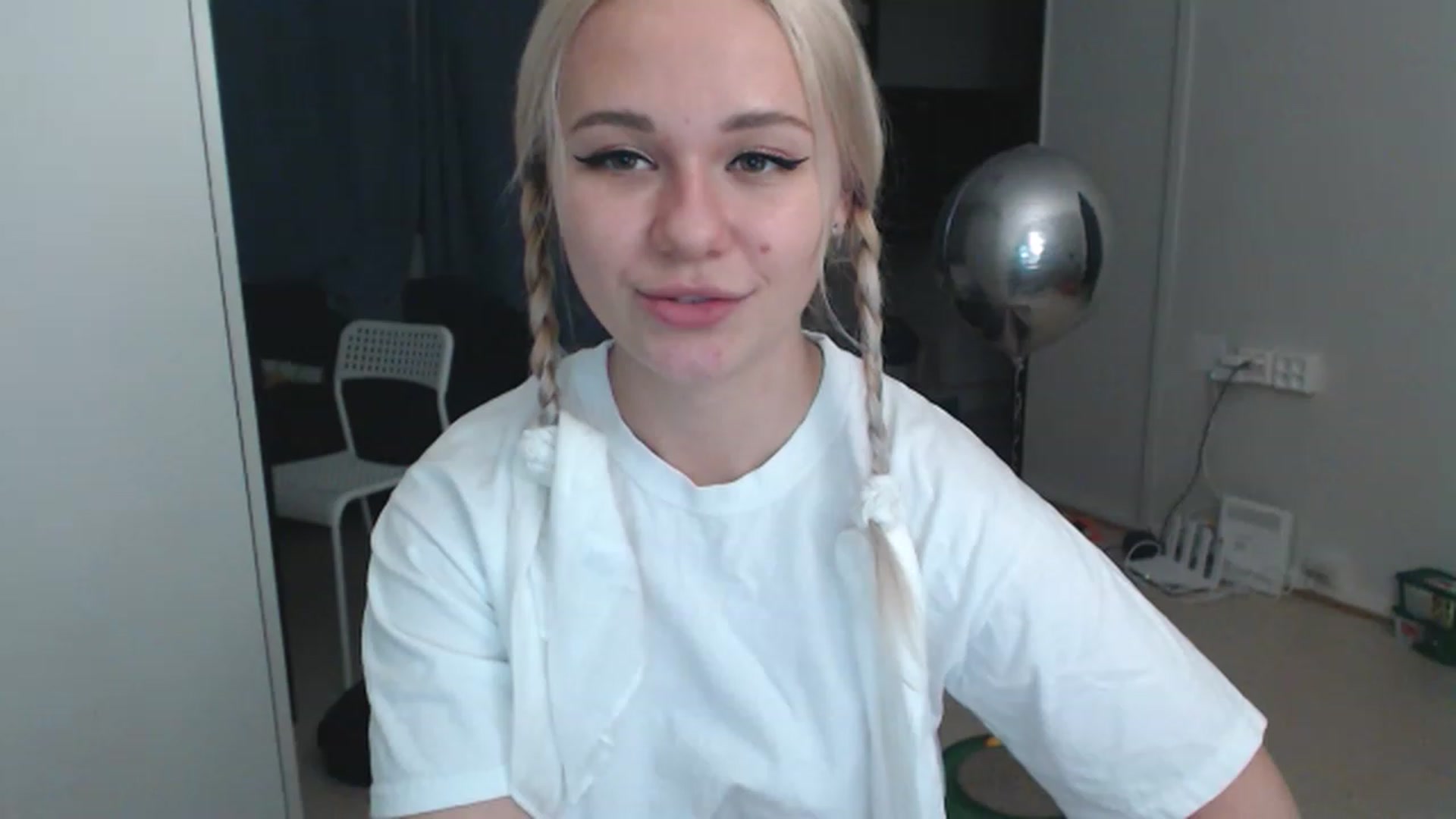 Gallery image thumbnail from Litllebaby's myfreecams stream on, 11/21/2022, 03:51 image 6 of 20