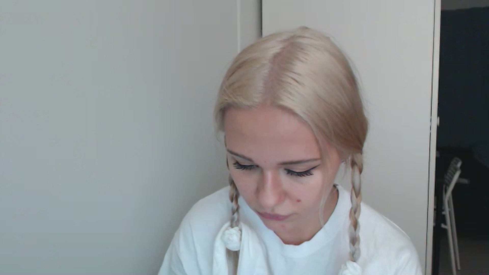 Gallery image thumbnail from Litllebaby's myfreecams stream on, 11/21/2022, 03:51 image 16 of 20