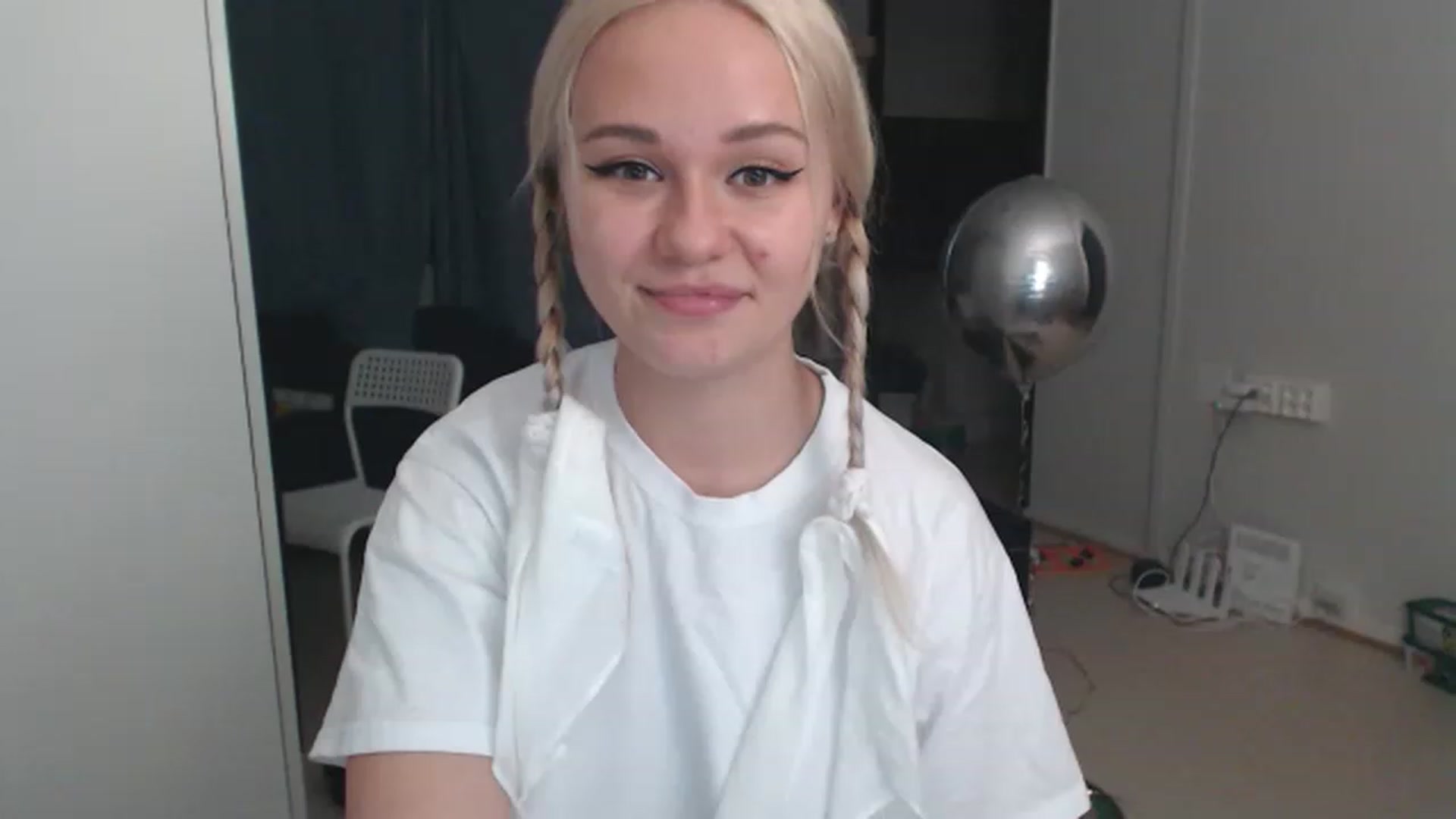 Gallery image thumbnail from Litllebaby's myfreecams stream on, 11/21/2022, 03:51 image 9 of 20