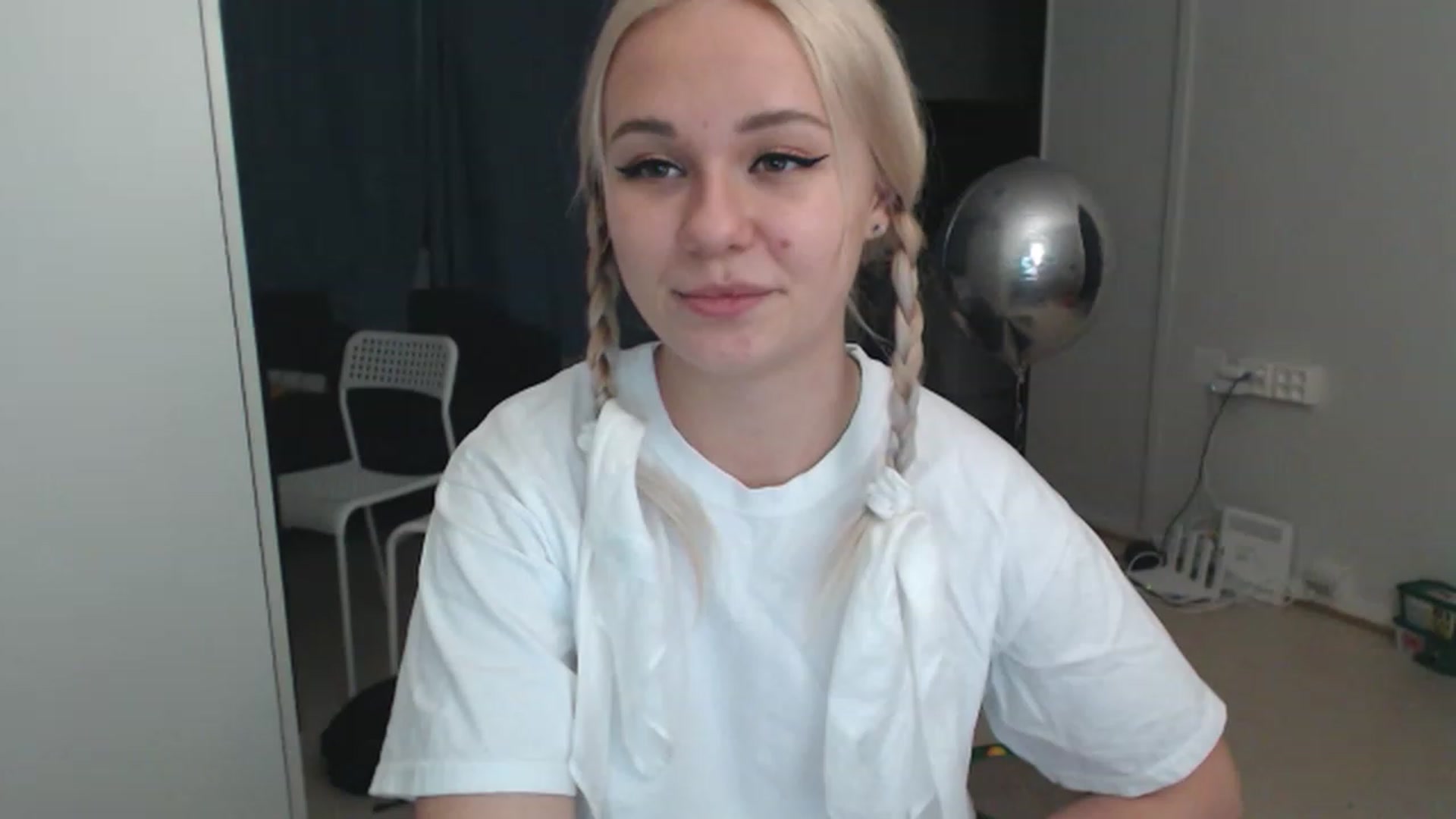Gallery image thumbnail from Litllebaby's myfreecams stream on, 11/21/2022, 03:51 image 1 of 20