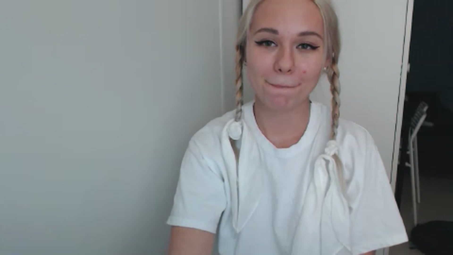 Gallery image thumbnail from Litllebaby's myfreecams stream on, 11/21/2022, 03:51 image 19 of 20