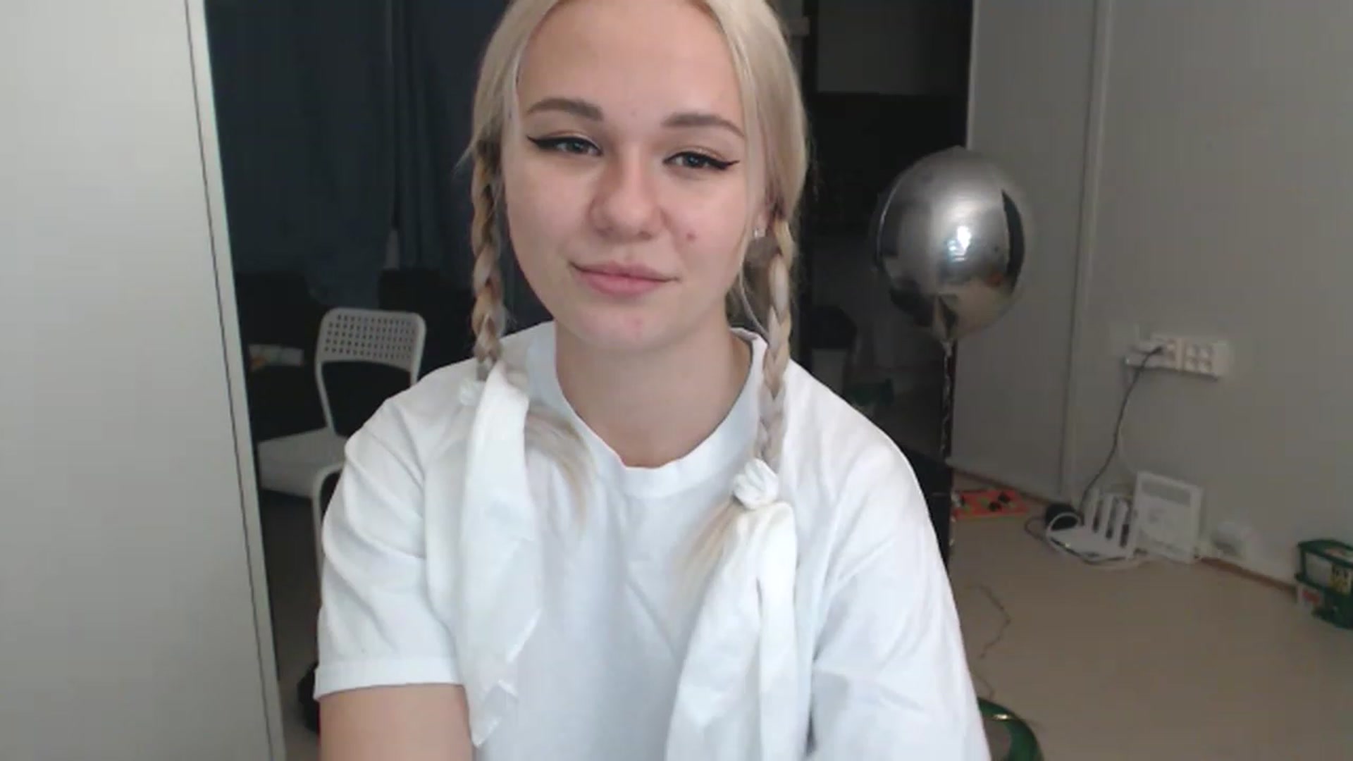 Gallery image thumbnail from Litllebaby's myfreecams stream on, 11/21/2022, 03:51 image 4 of 20