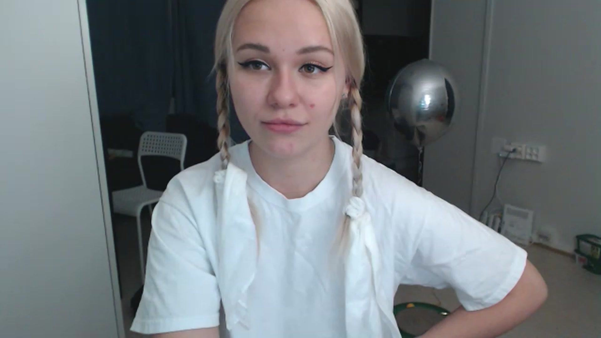 Gallery image thumbnail from Litllebaby's myfreecams stream on, 11/21/2022, 03:51 image 7 of 20