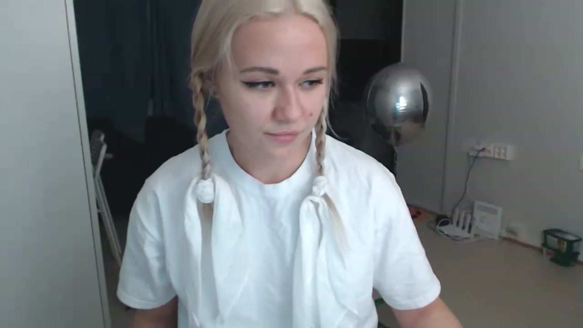 Gallery image thumbnail from Litllebaby's myfreecams stream on, 11/21/2022, 06:26 image 5 of 20