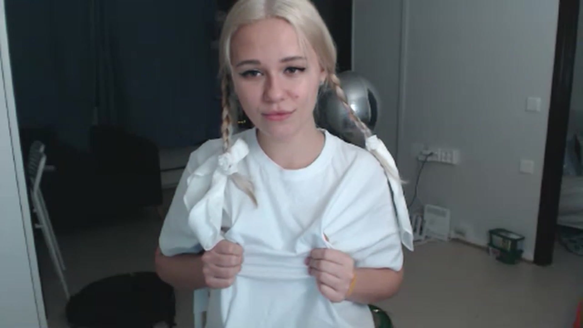 Gallery image thumbnail from Litllebaby's myfreecams stream on, 11/21/2022, 06:26 image 16 of 20
