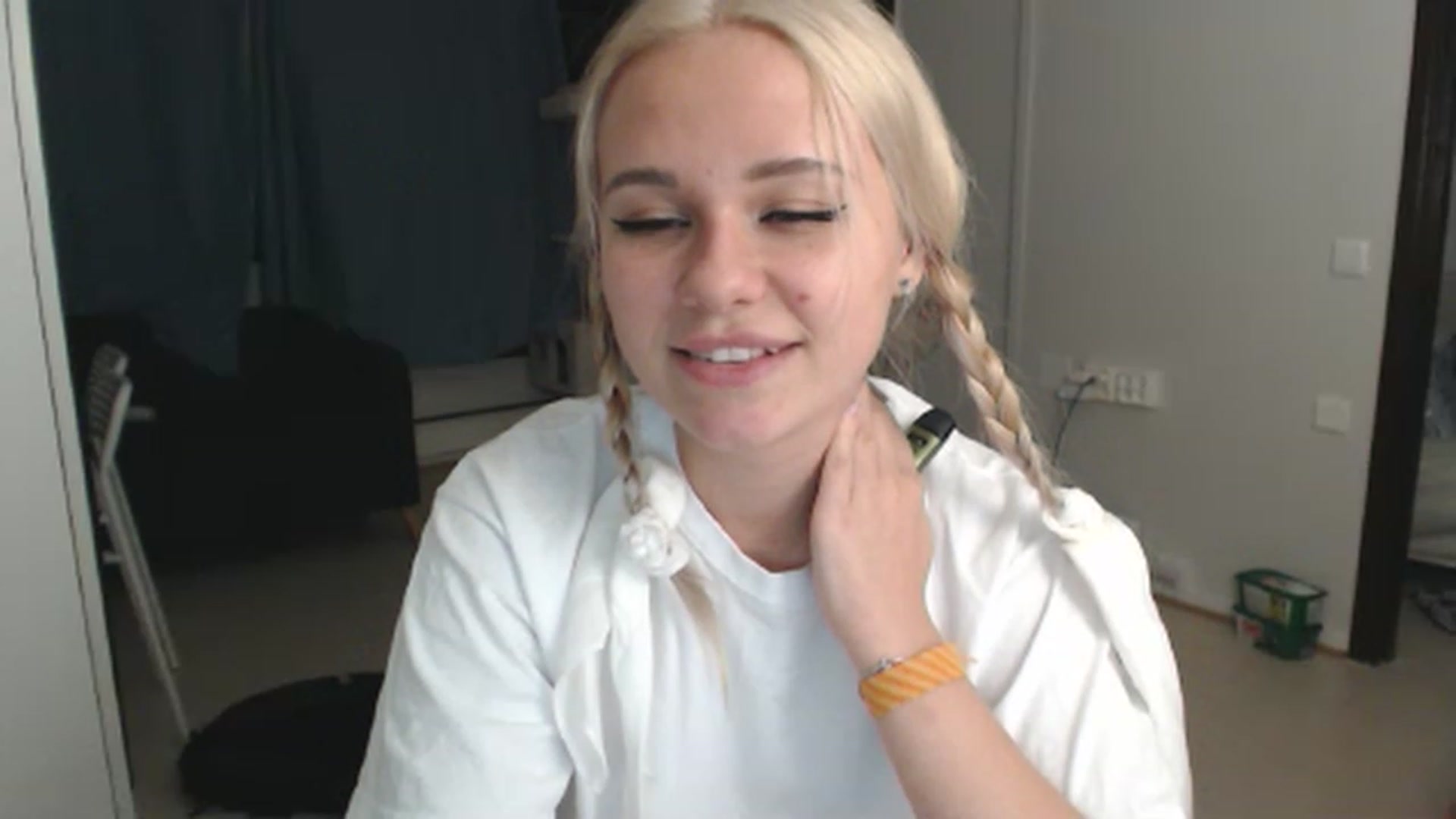 Gallery image thumbnail from Litllebaby's myfreecams stream on, 11/21/2022, 06:26 image 14 of 20