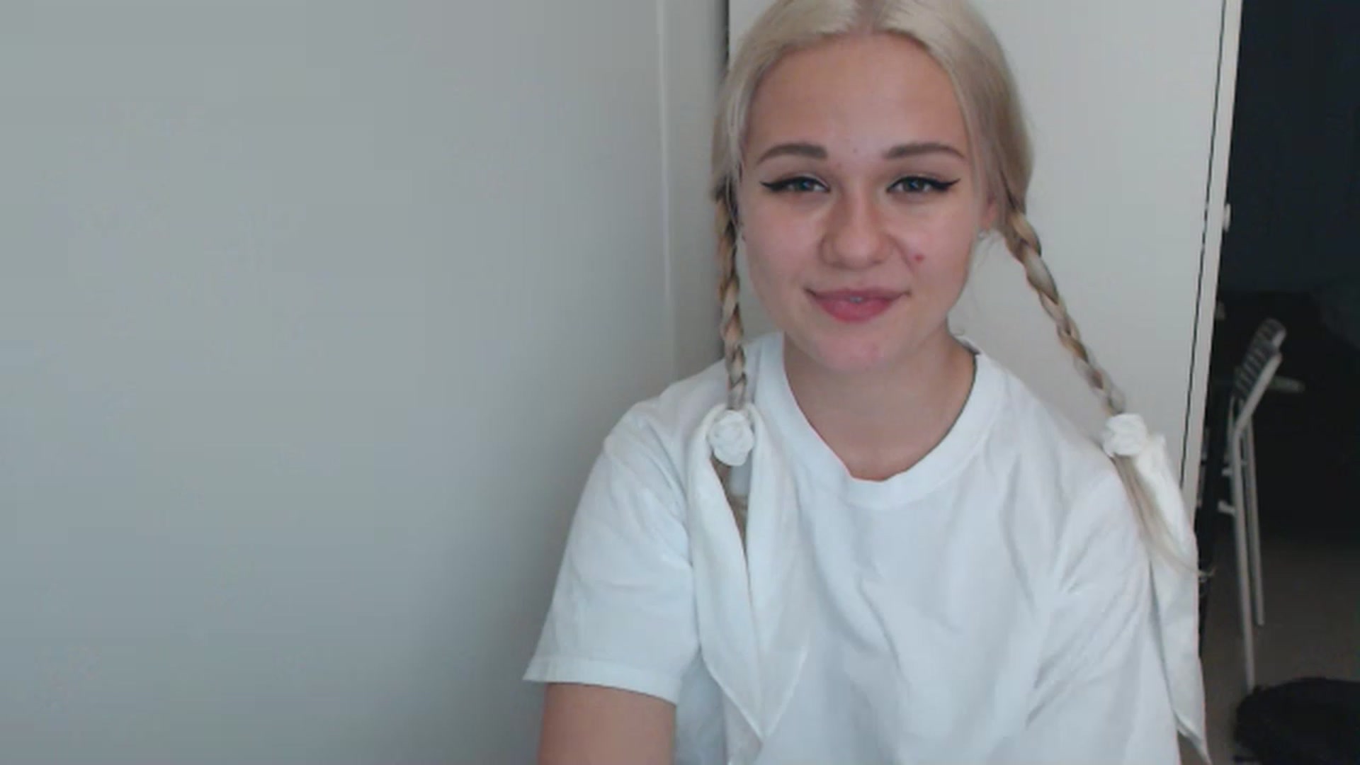 Gallery image thumbnail from Litllebaby's myfreecams stream on, 11/21/2022, 06:26 image 1 of 20
