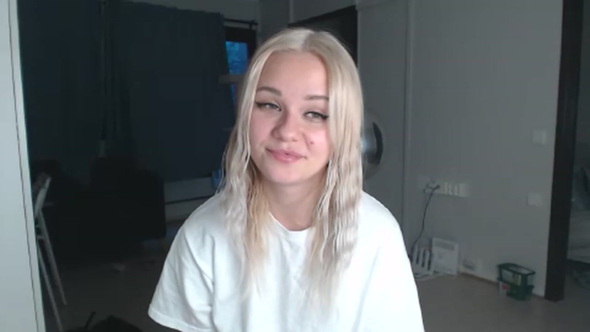 Gallery image thumbnail from Litllebaby's myfreecams stream on, 11/21/2022, 07:19 image 18 of 20