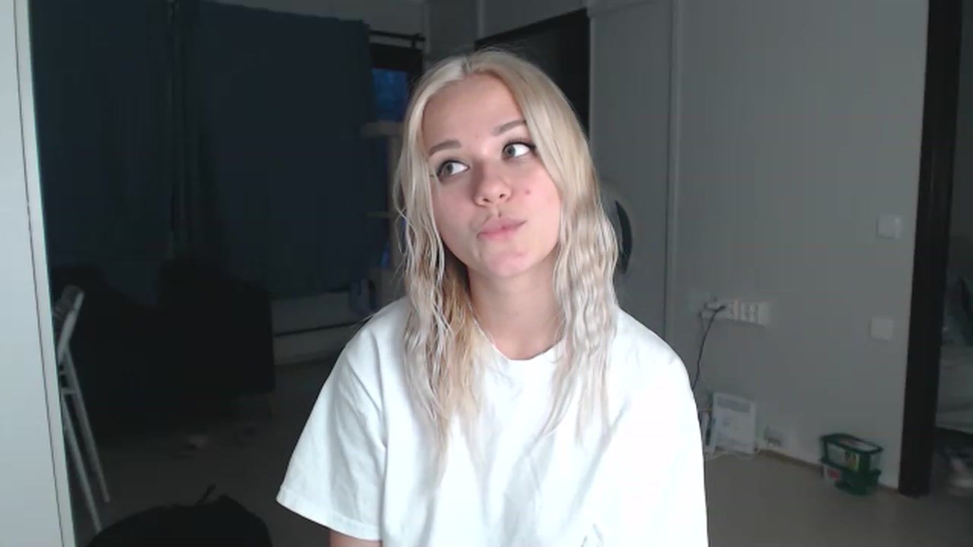 Gallery image thumbnail from Litllebaby's myfreecams stream on, 11/21/2022, 07:19 image 3 of 20