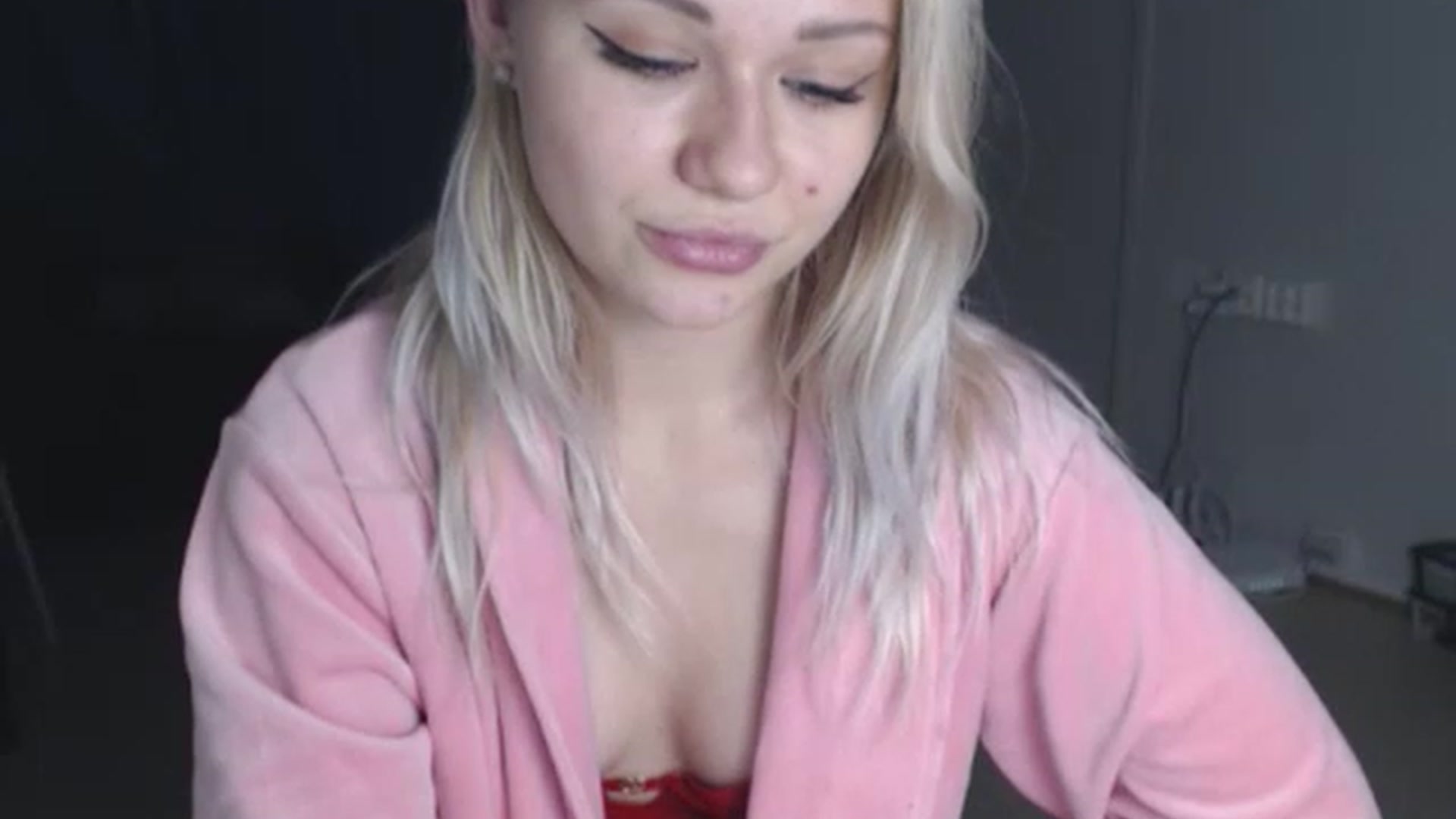 Gallery image thumbnail from Litllebaby's myfreecams stream on, 11/22/2022, 01:15 image 9 of 20