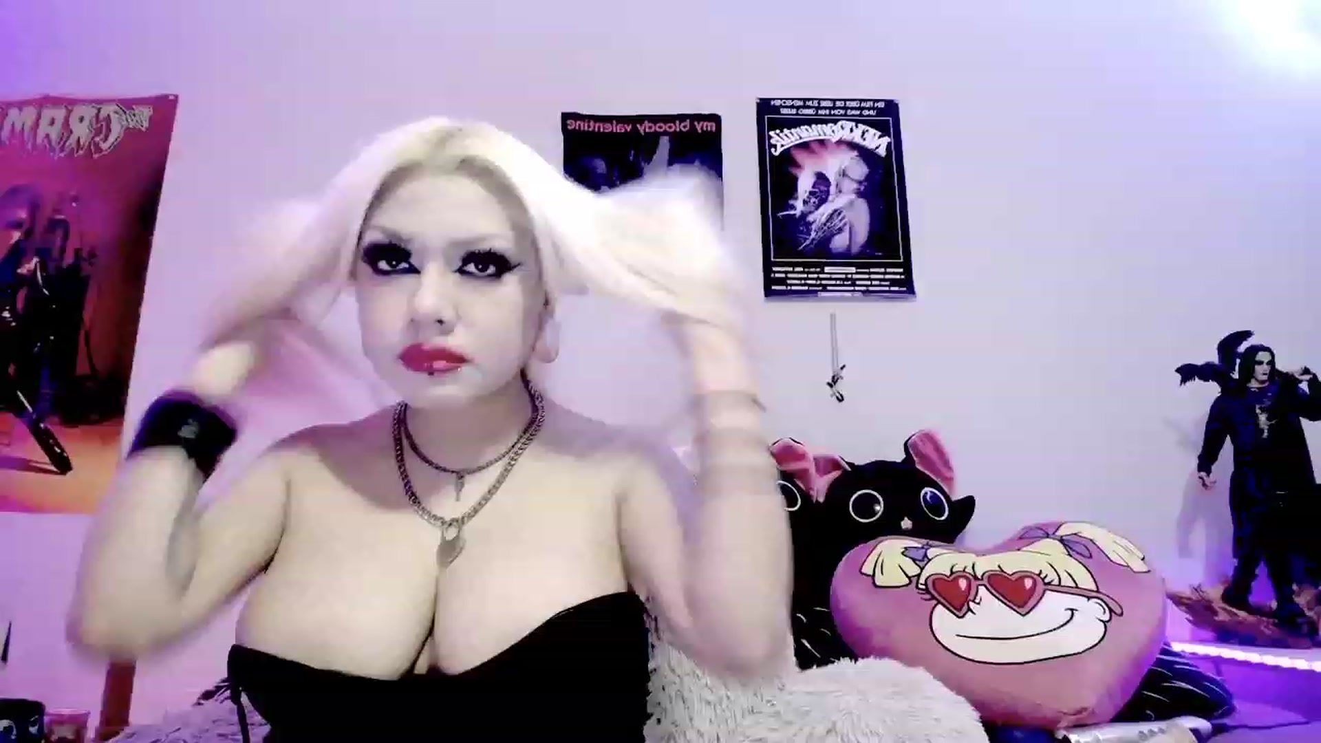Gallery image thumbnail from LittleDoll_x's myfreecams stream on, 02/06/2024, 22:01 image 1 of 20