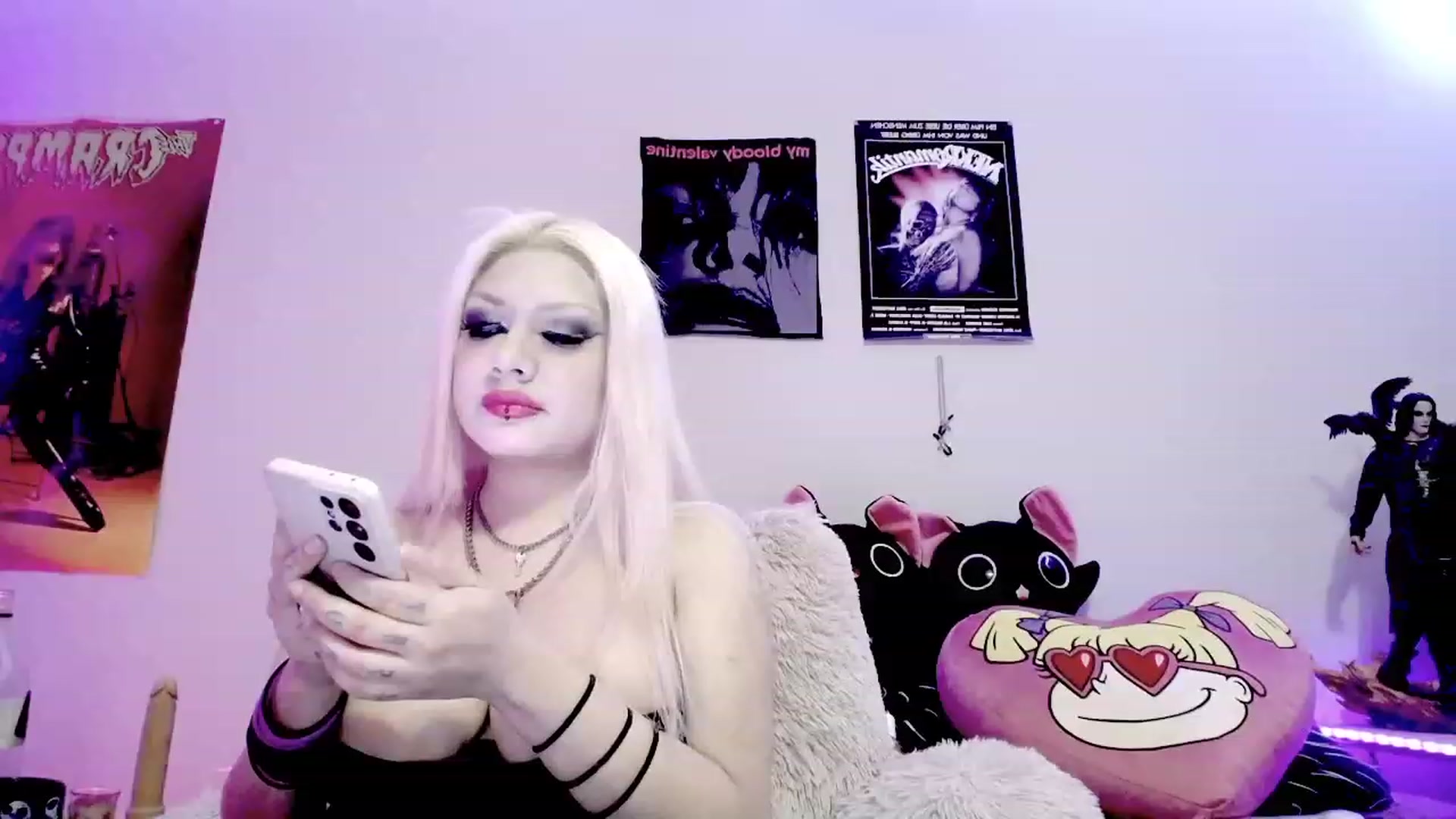 Gallery image thumbnail from LittleDoll_x's myfreecams stream on, 02/06/2024, 22:01 image 18 of 20