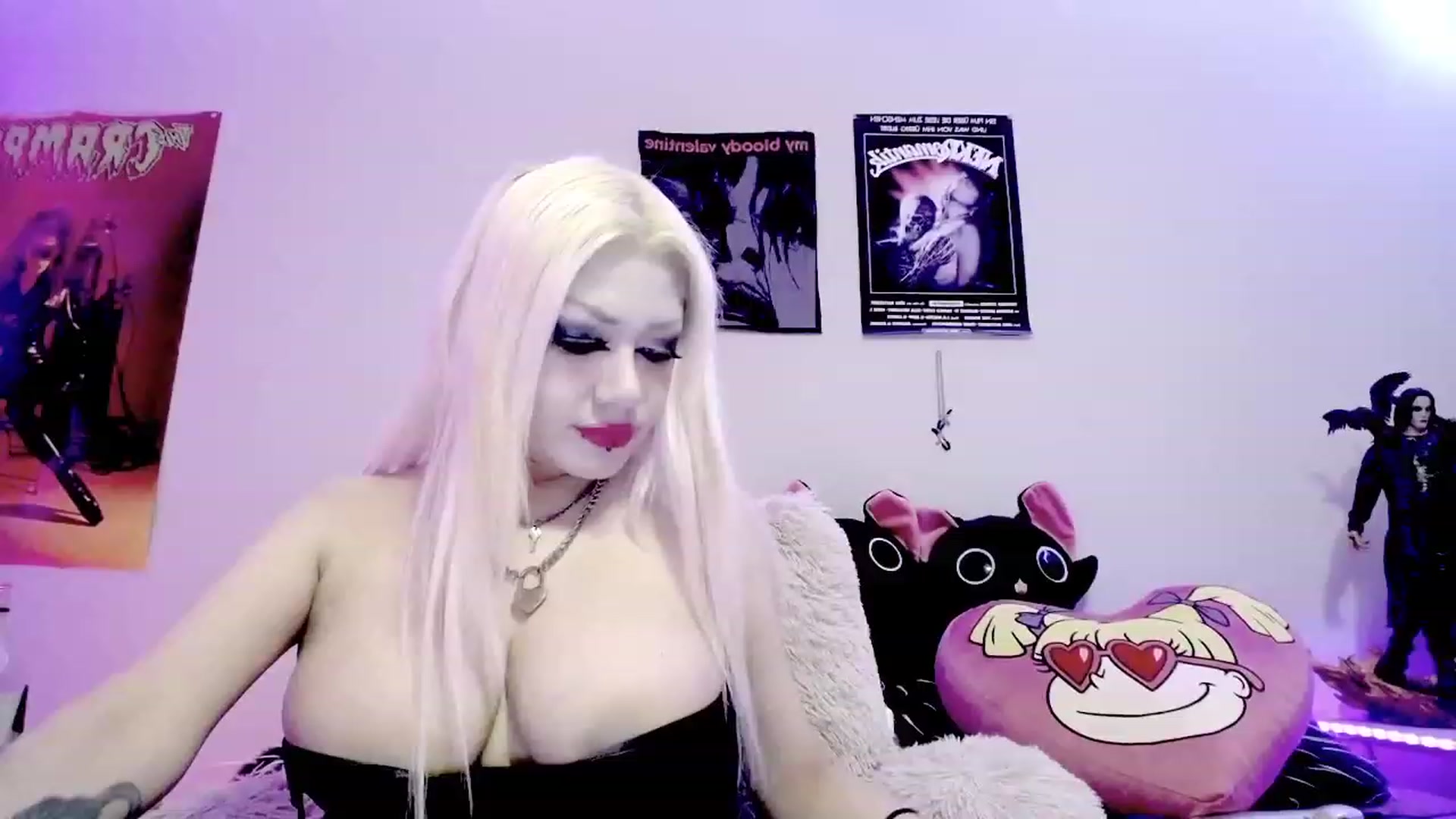 Gallery image thumbnail from LittleDoll_x's myfreecams stream on, 02/06/2024, 22:01 image 10 of 20
