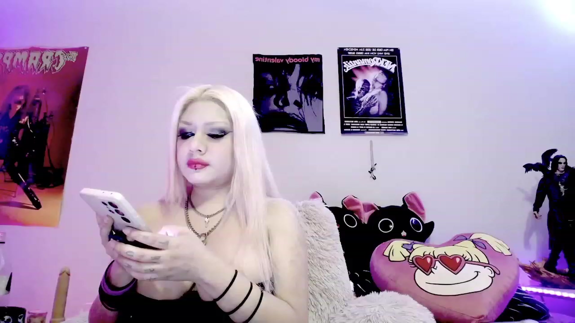 Gallery image thumbnail from LittleDoll_x's myfreecams stream on, 02/06/2024, 22:01 image 19 of 20