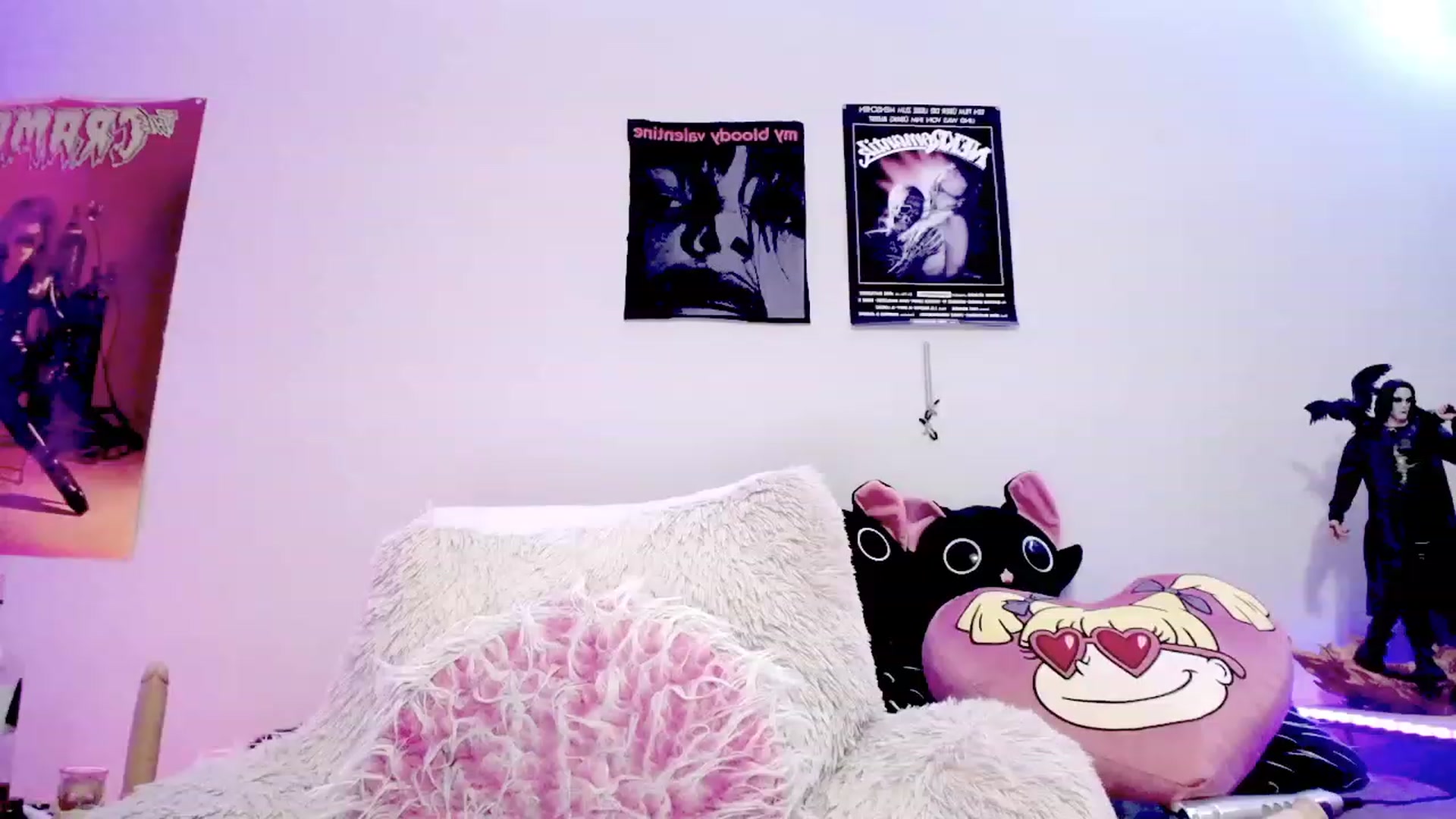 Gallery image thumbnail from LittleDoll_x's myfreecams stream on, 02/06/2024, 23:06 image 7 of 20