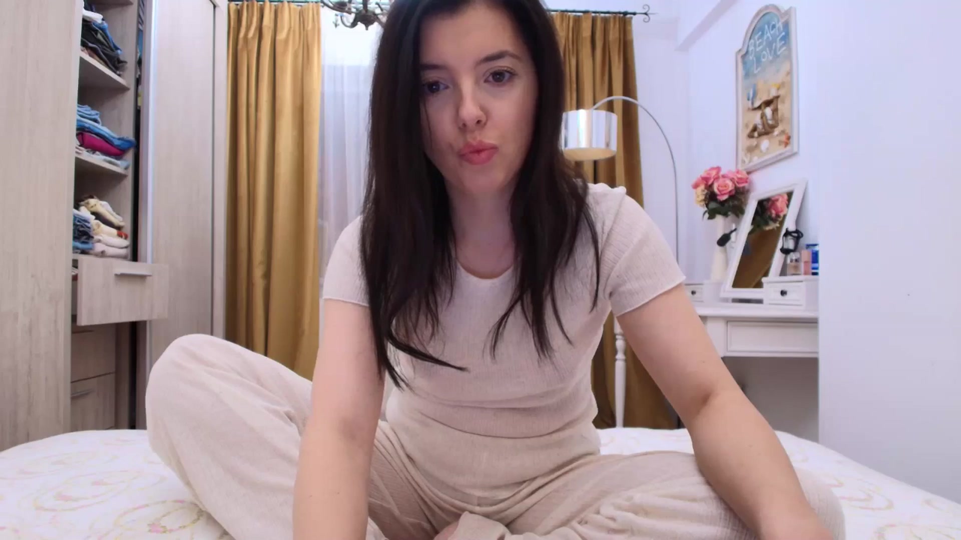 Gallery image thumbnail from LittleLady's myfreecams stream on, 12/25/2025, 14:11 image 3 of 20
