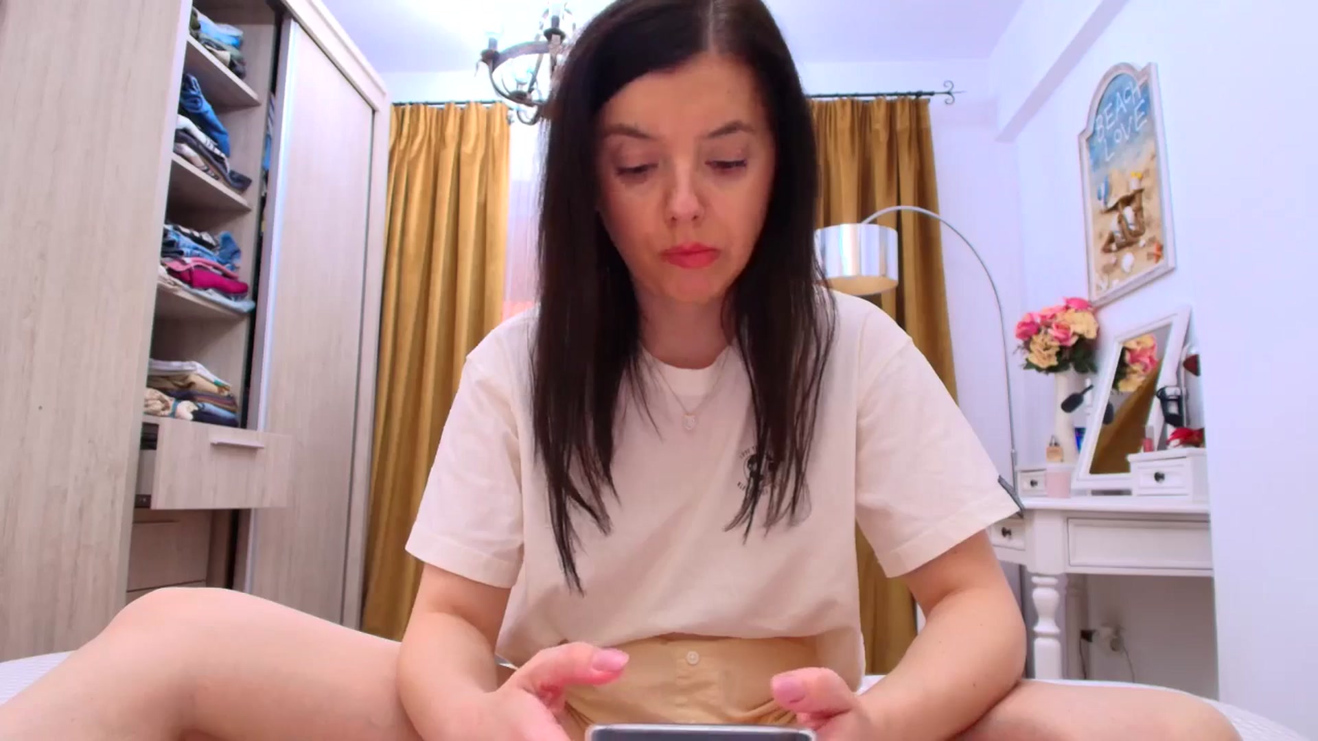 Gallery image thumbnail from LittleLady's myfreecams stream on, 04/05/2026, 13:51 image 3 of 20