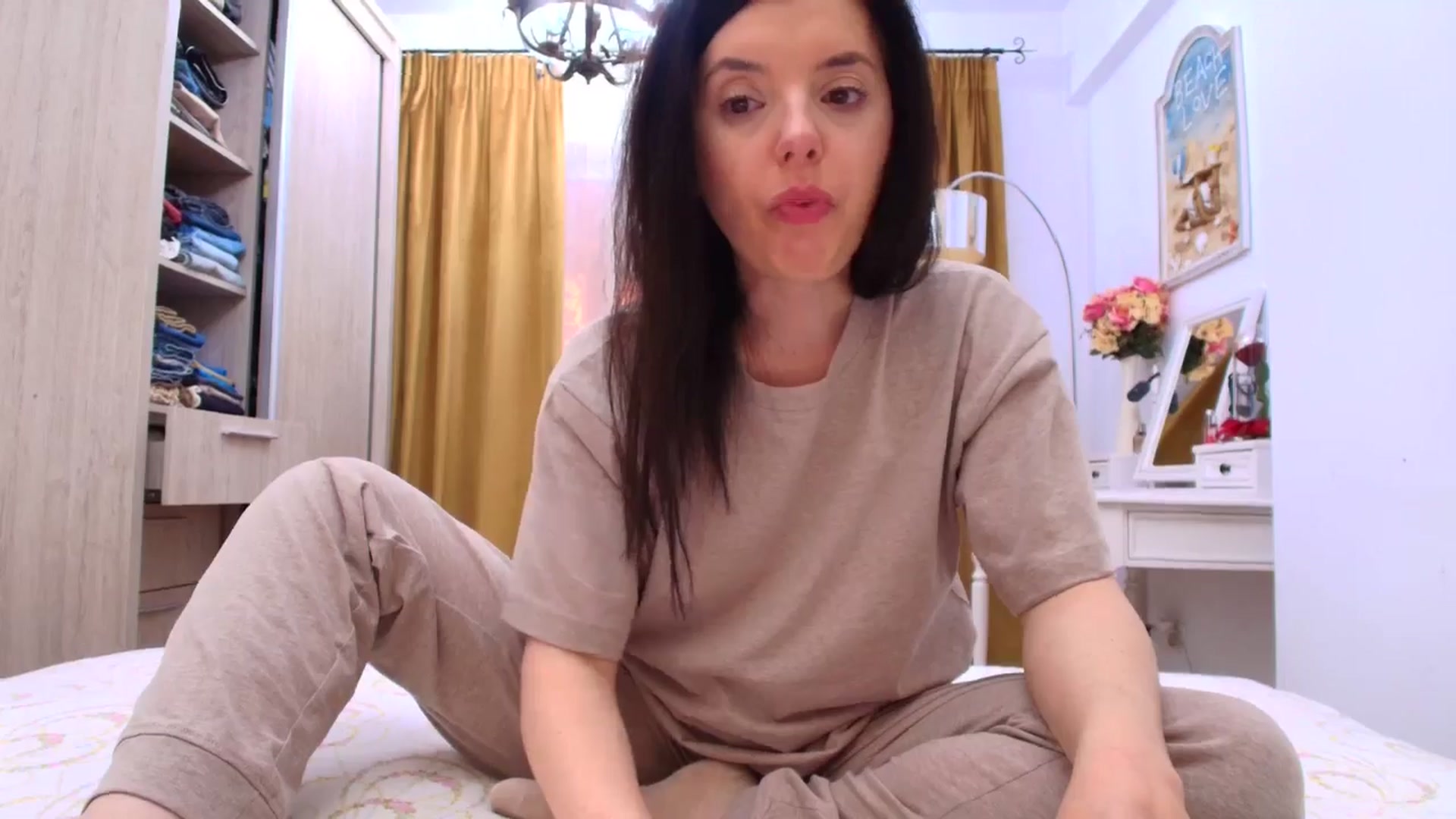 Gallery image thumbnail from LittleLady's myfreecams stream on, 05/02/2026, 13:33 image 8 of 20