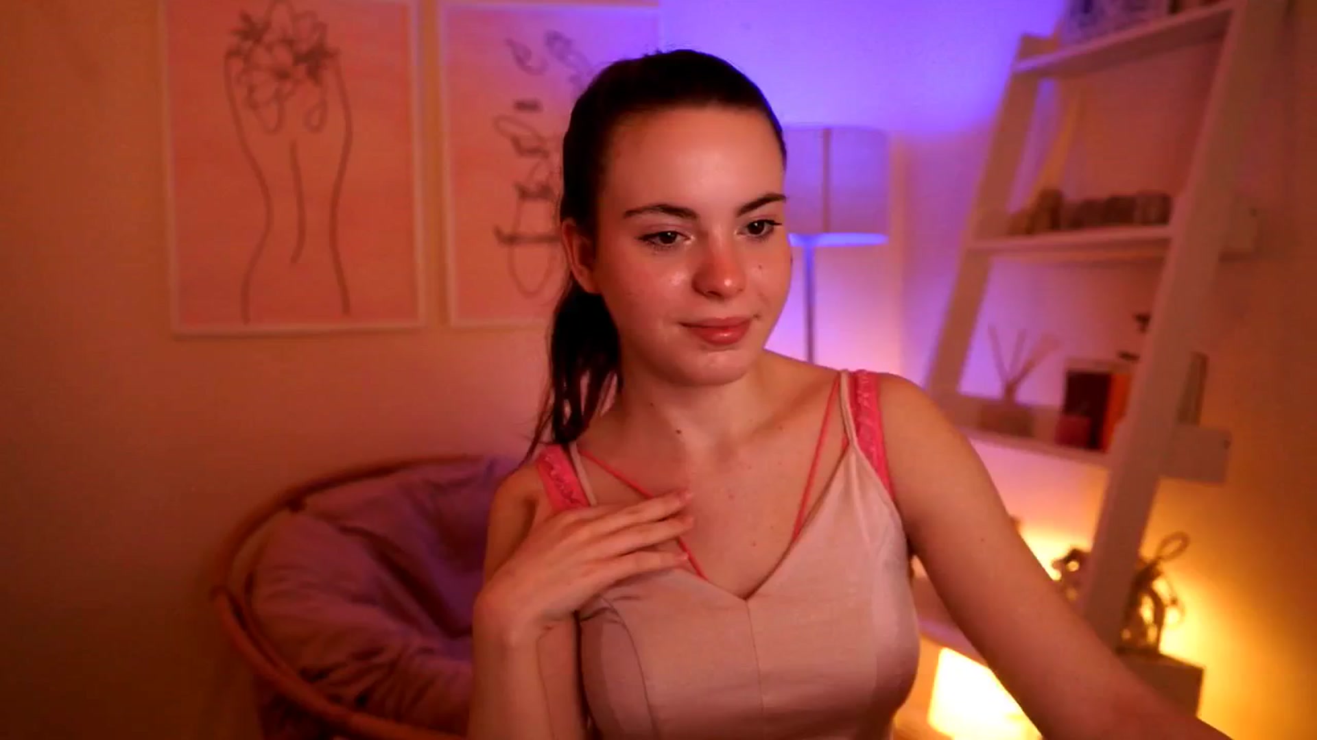 Gallery image thumbnail from LittleMelanie's myfreecams stream on, 05/26/2025, 15:16 image 10 of 20