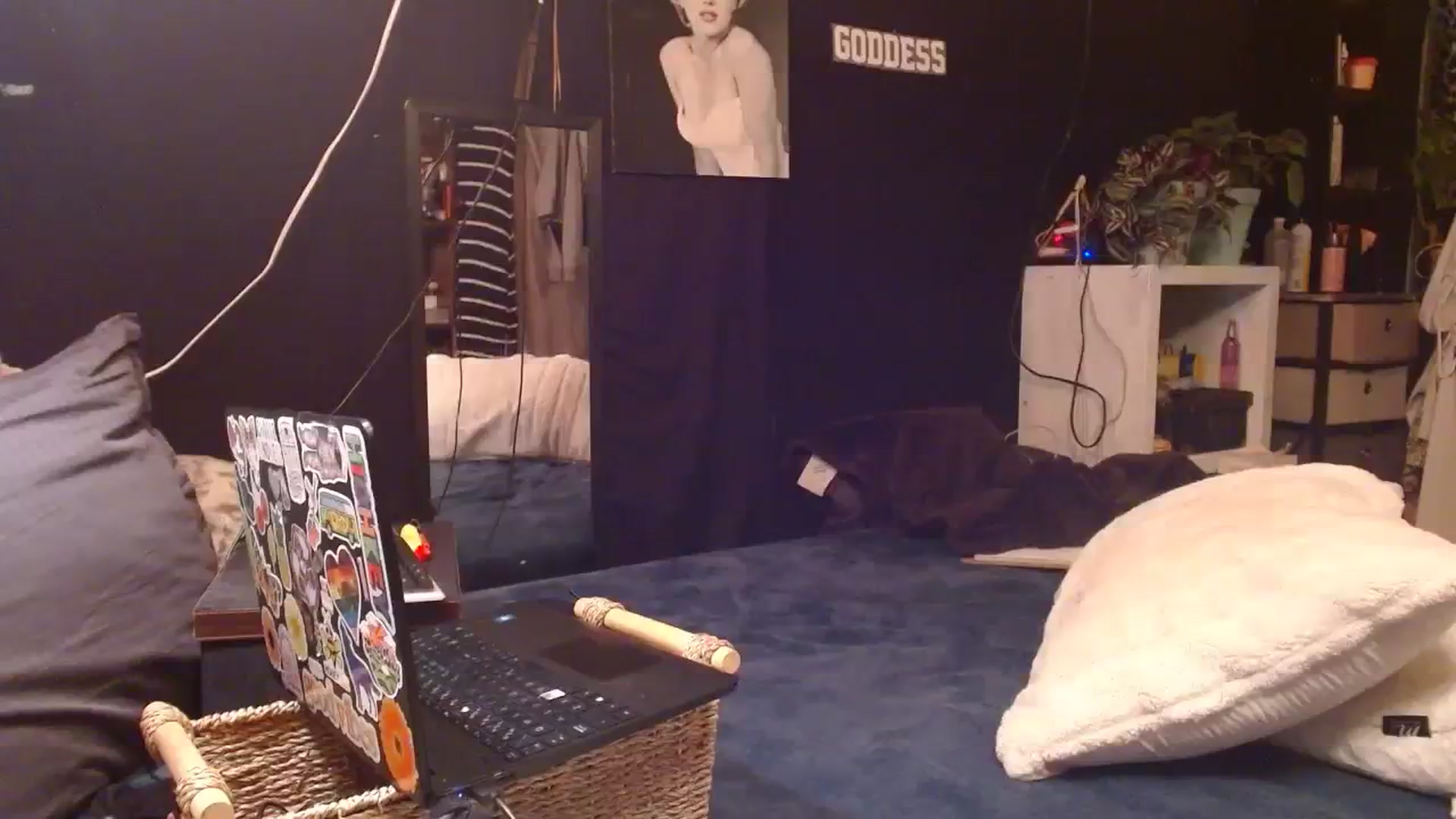 Gallery image thumbnail from LittleMissZee's myfreecams stream on, 09/03/2023, 13:15 image 17 of 20