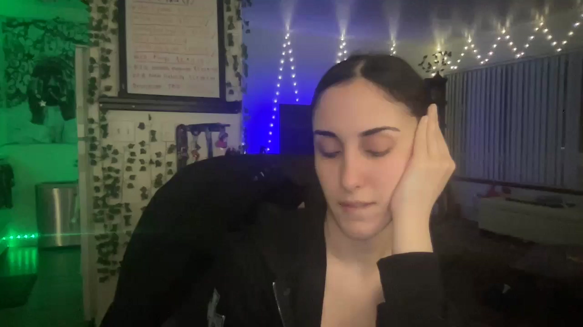 Gallery image thumbnail from LittlePersian's myfreecams stream on, 11/19/2024, 12:45 image 8 of 20