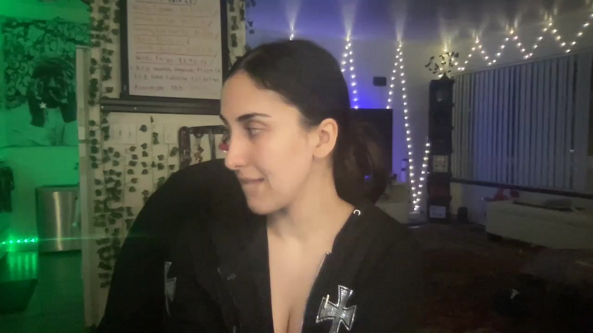 Gallery image thumbnail from LittlePersian's myfreecams stream on, 11/19/2024, 12:45 image 19 of 20