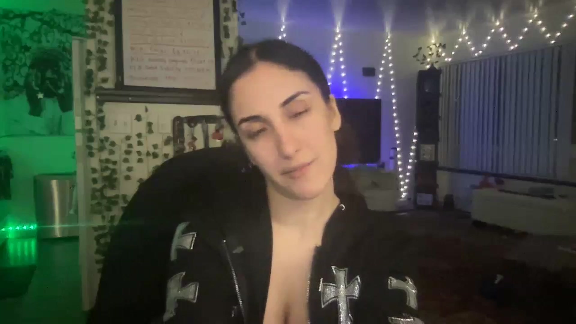 Gallery image thumbnail from LittlePersian's myfreecams stream on, 11/19/2024, 12:45 image 16 of 20