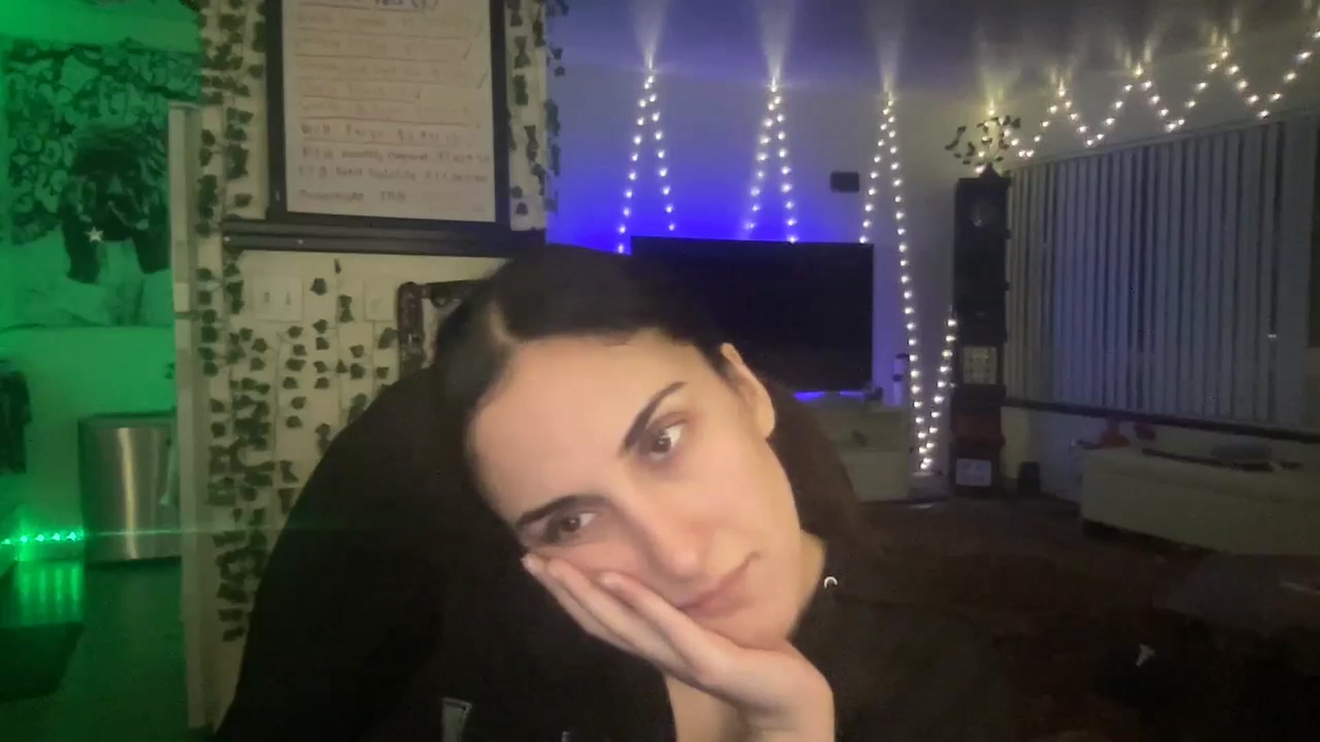 Gallery image thumbnail from LittlePersian's myfreecams stream on, 11/19/2024, 12:45 image 11 of 20