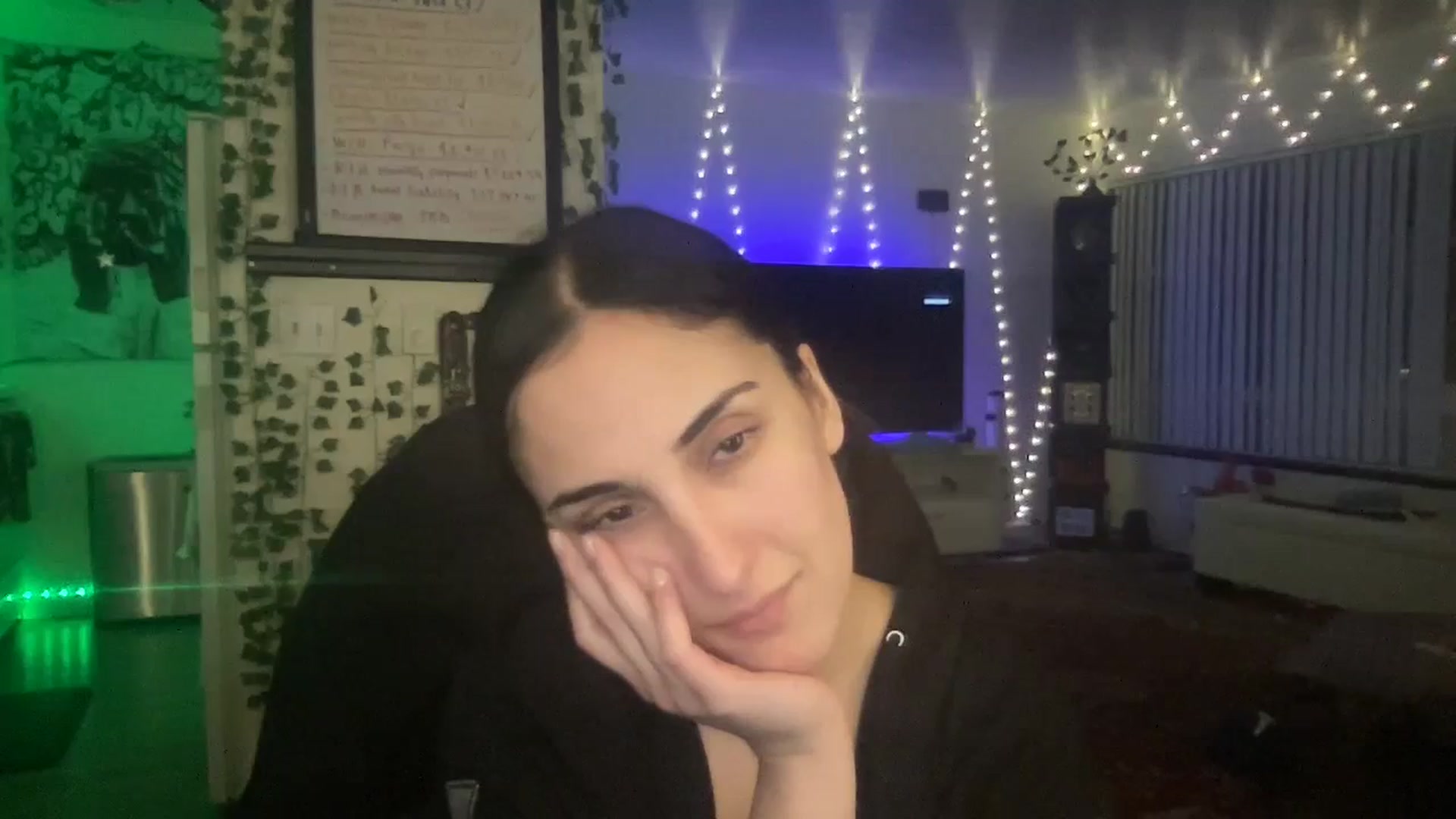 Gallery image thumbnail from LittlePersian's myfreecams stream on, 11/19/2024, 12:45 image 15 of 20