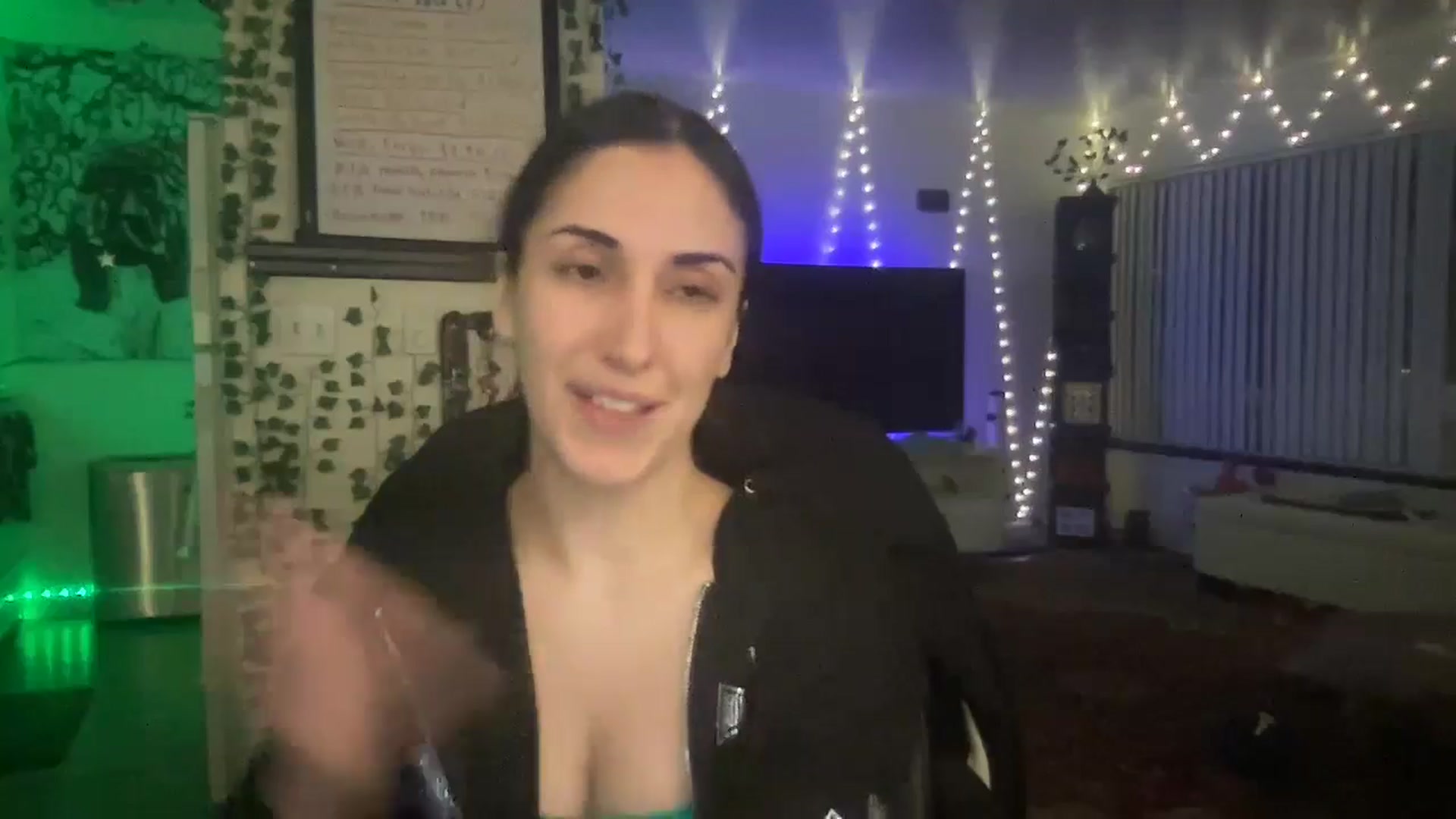 Gallery image thumbnail from LittlePersian's myfreecams stream on, 11/19/2024, 12:45 image 9 of 20